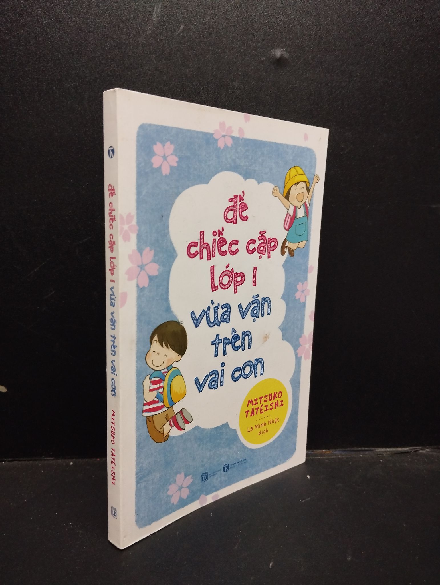 ĐỂ CHIẾC CẶP LỚP 1 VỪA VẶN TRÊN VAI CON Mitsuco Tateishi 2021 Mới 80% ố, có mộc HCM.ASB0309