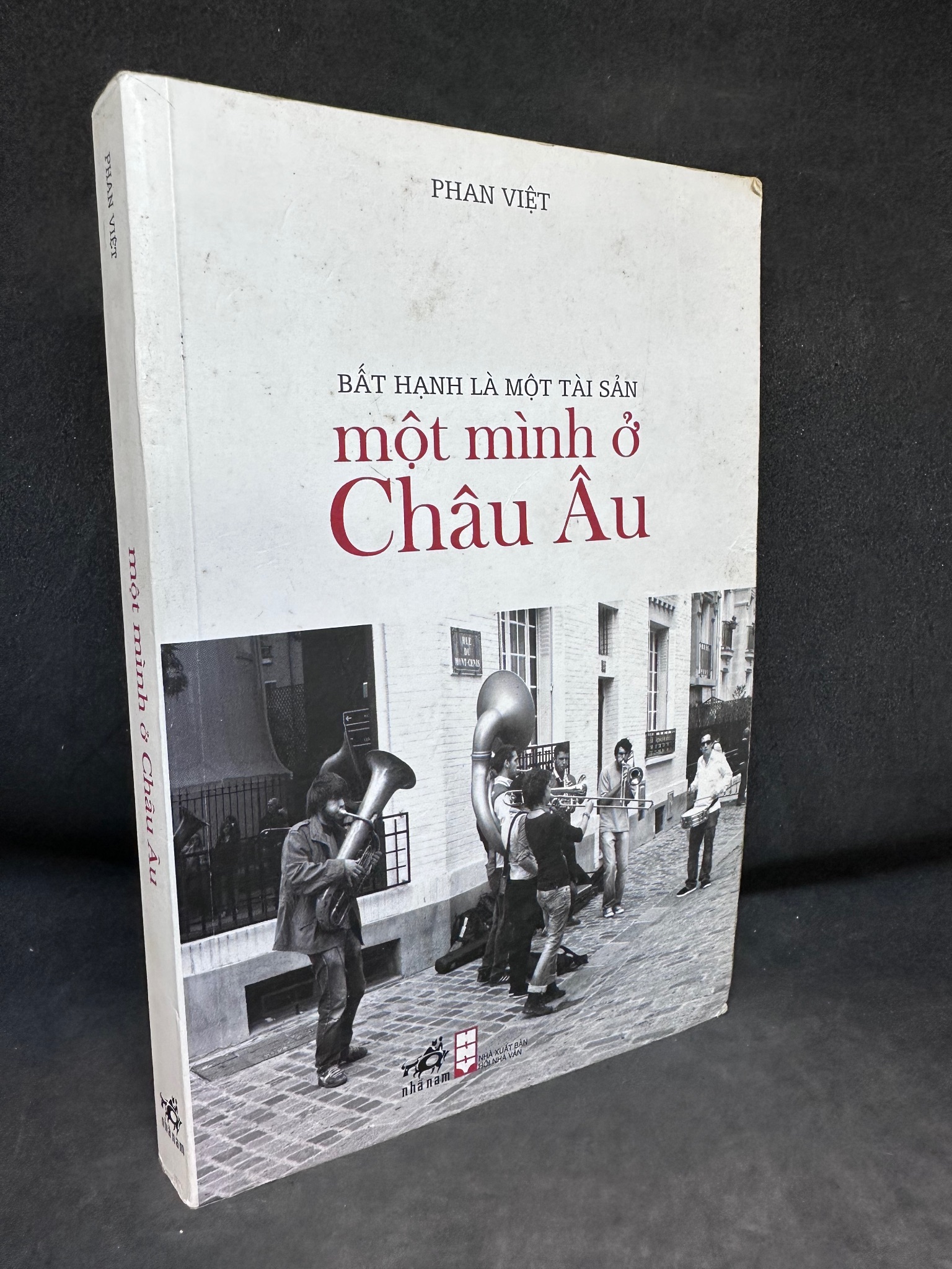 Một Mình Ở Châu Âu - Bất Hạnh Là Một Tài Sản, Phan Việt, Mới 80% (Ố Vàng), 2016 SBM1303