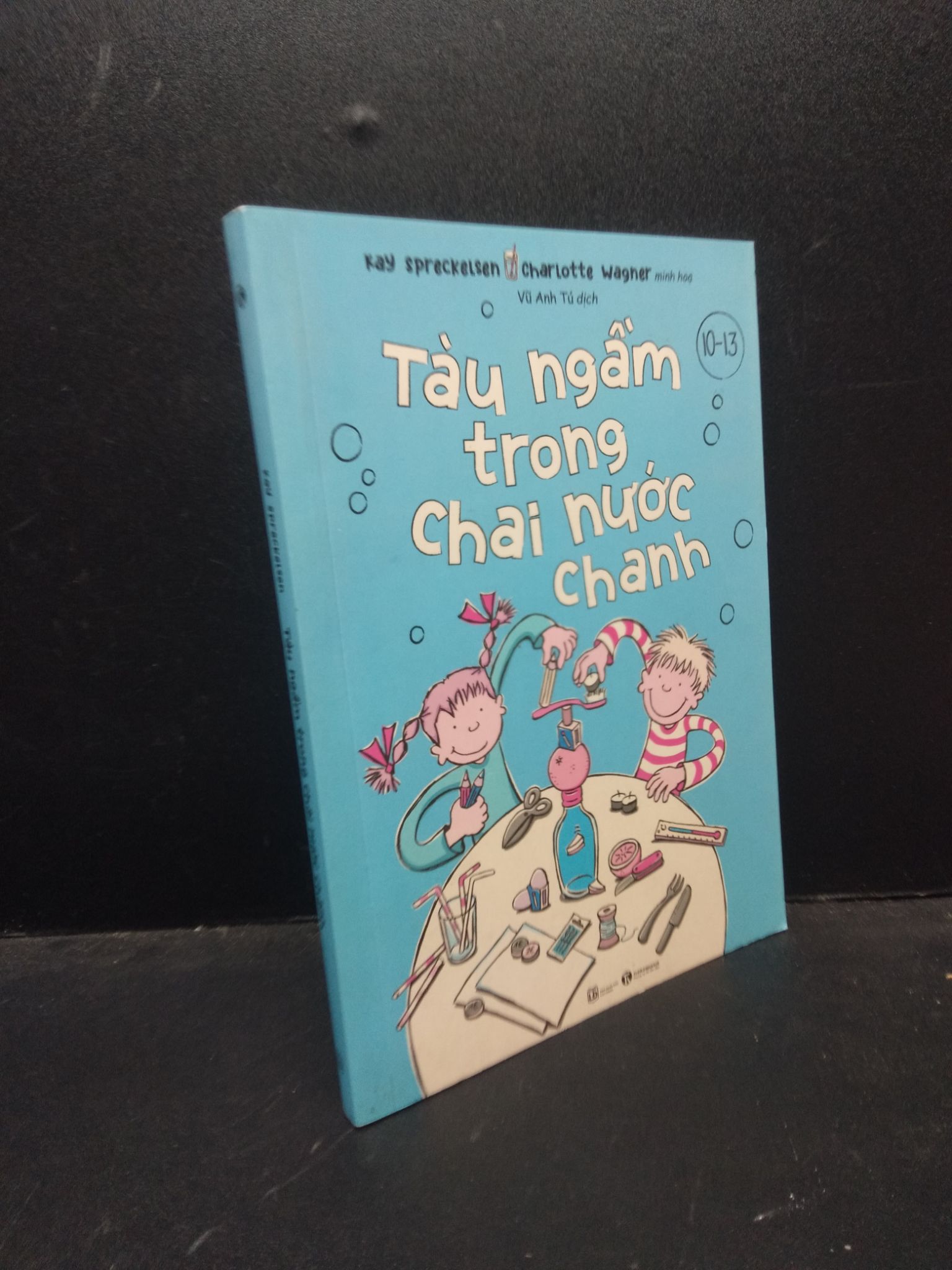 Tàu ngầm trong chai nước chanh Kay Spreckelsen 2021 Mới 80% ố, bẩn nhẹ HCM.ASB0309