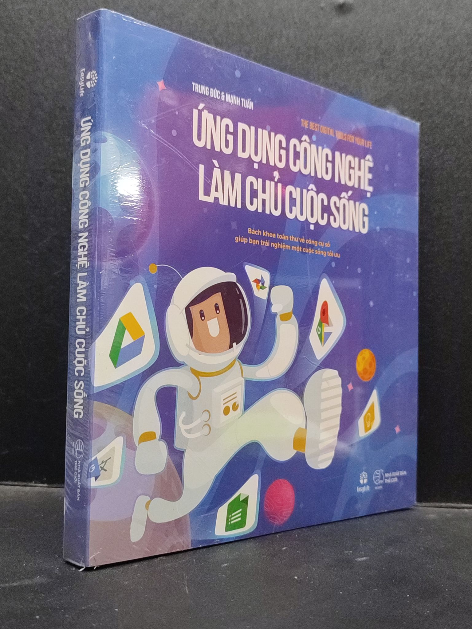 Ứng Dụng Công Nghệ Làm Chủ Cuộc Sống Trung Đức và Mạnh Tuấn khổ vuông mới 100% HCM1304 khoa học