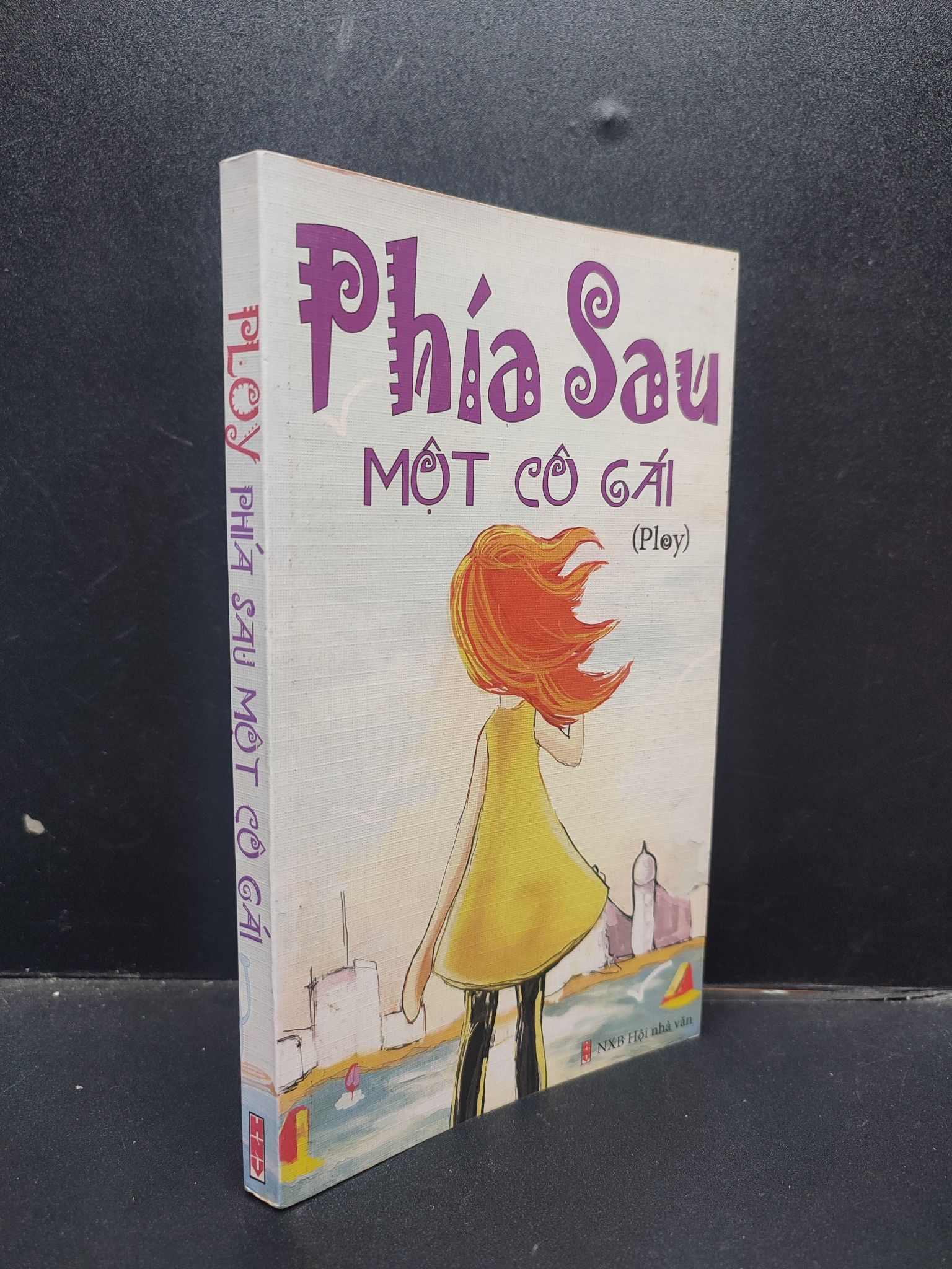 Phía Sau Một Cô Gái Ploy mới 90% (bẩn nhẹ) 2011 HCM1304 văn học