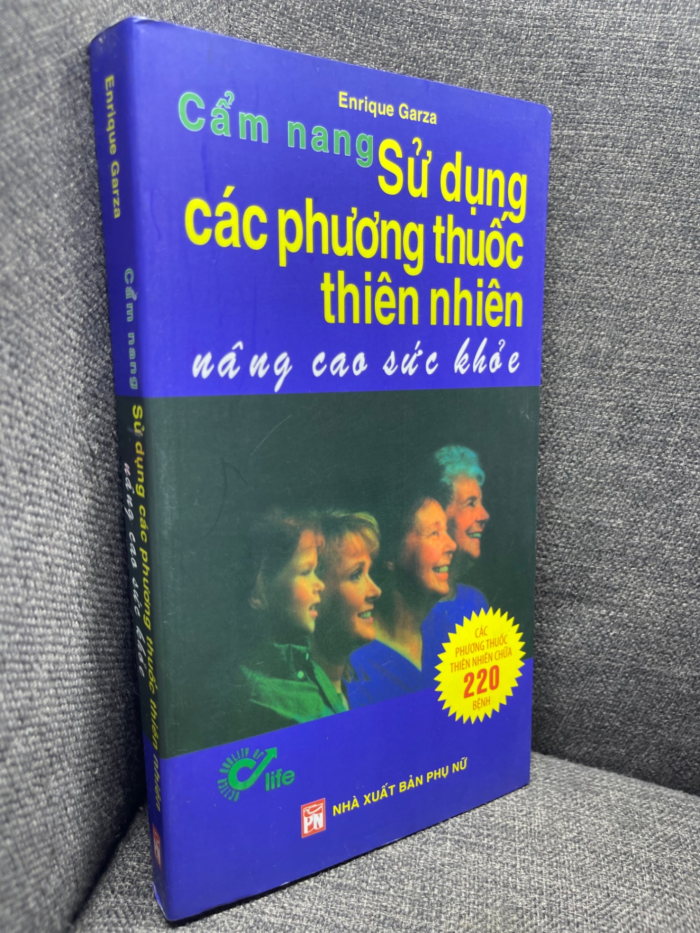 Cẩm nang sử dụng các phương thuốc thiên nhiên nâng cao sức khoẻ Enrique Garza 2010 mới 80% bẩn nhẹ HPB1704