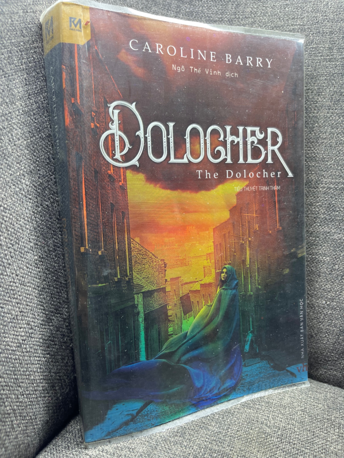 Dolocher Caroline Barry 2017 mới 80% HPB1704