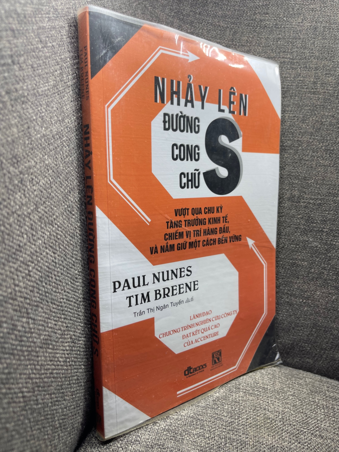 Nhảy lên đường cong chữ s Paul Nunes và Tim Breene 2016 mới 80% HPB1704