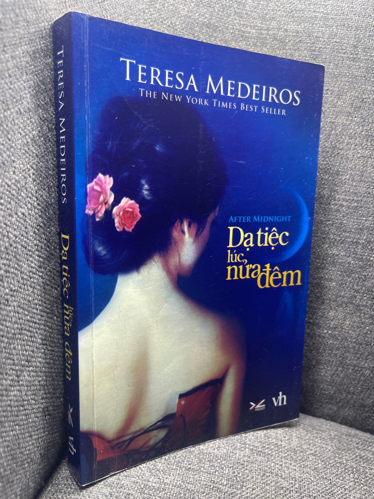 Dạ tiệc lúc nửa đêm Teresa Medeiros 2011 mới 80% HPB1704