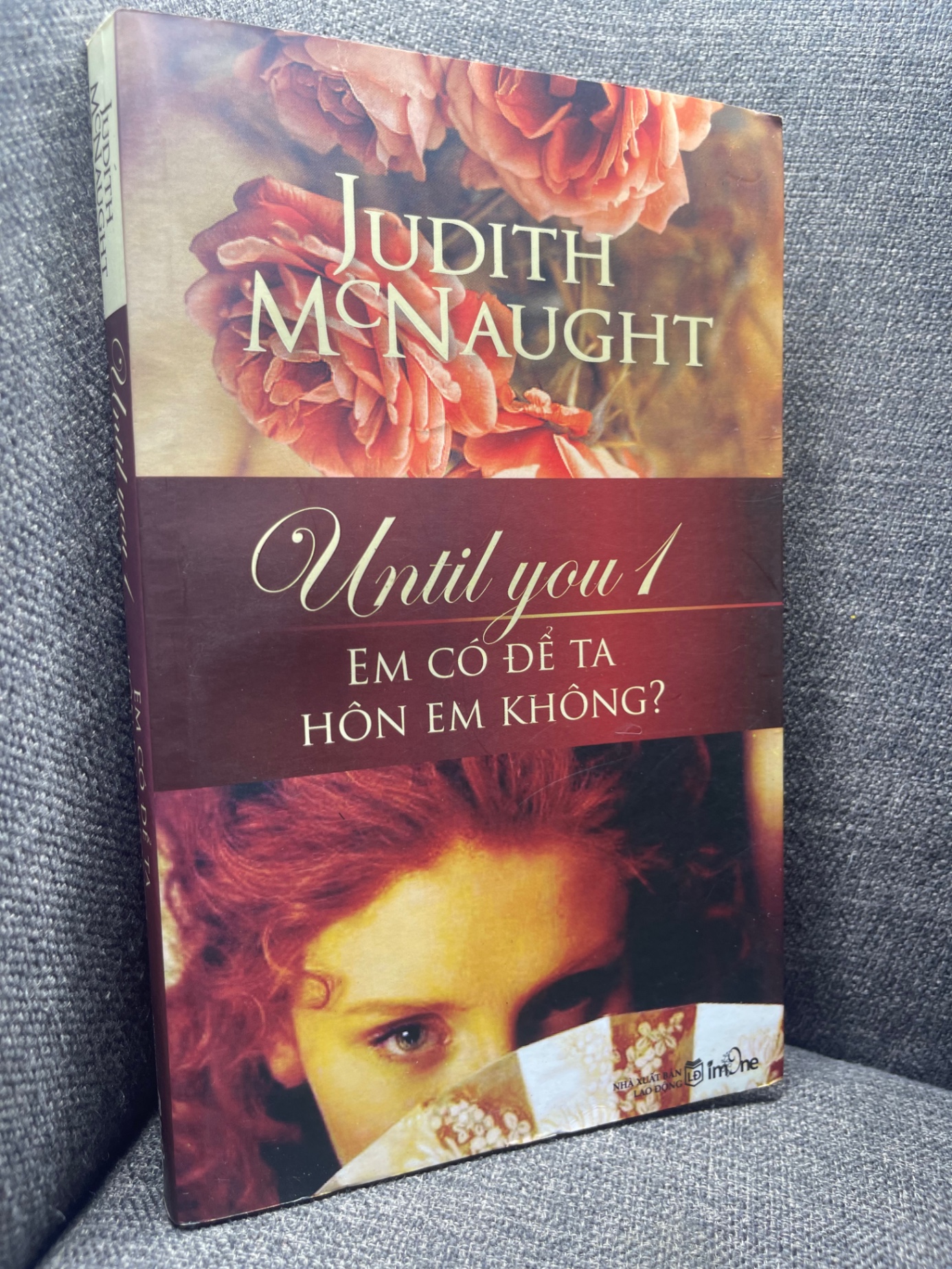 Em có để ta hôn em không Judith McNaught 2012 mới 80% HPB1704