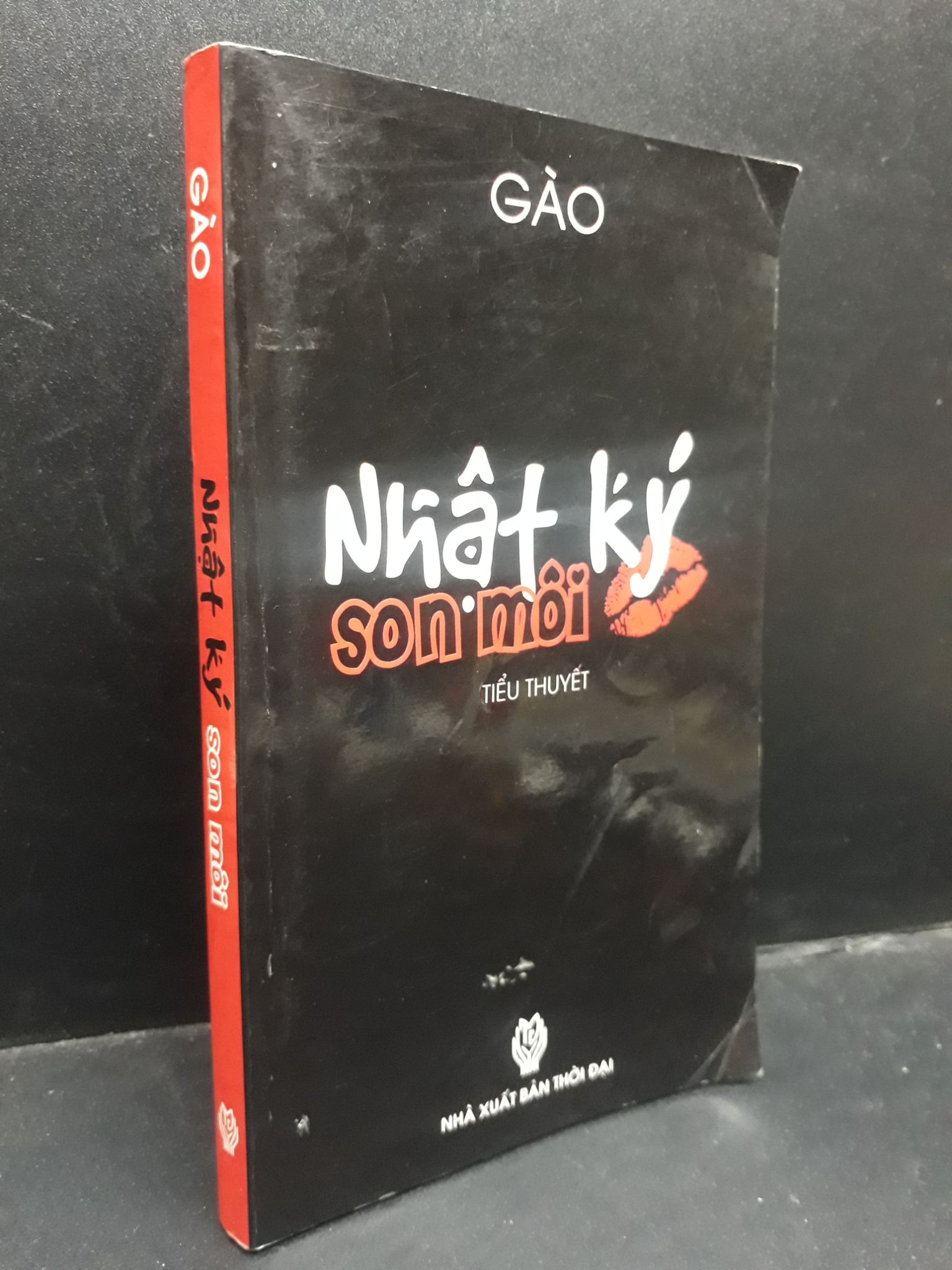 Nhật ký son môi Gào 2010 mới 80% ố nhẹ nhăn bìa HCM2004 văn học