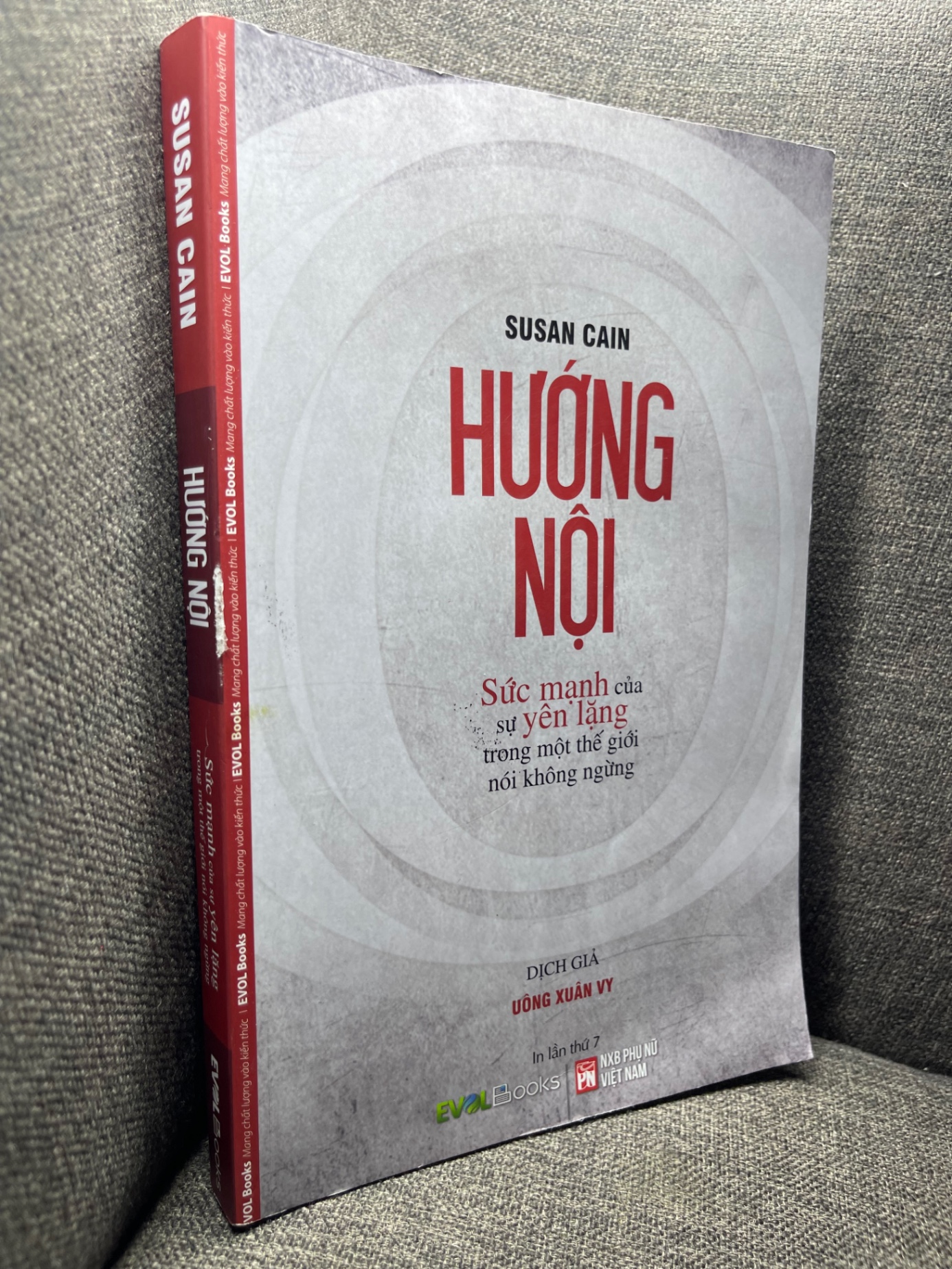 Hướng nội Susan Cain 2022 mới 90% tróc nhẹ gáy HPB1704