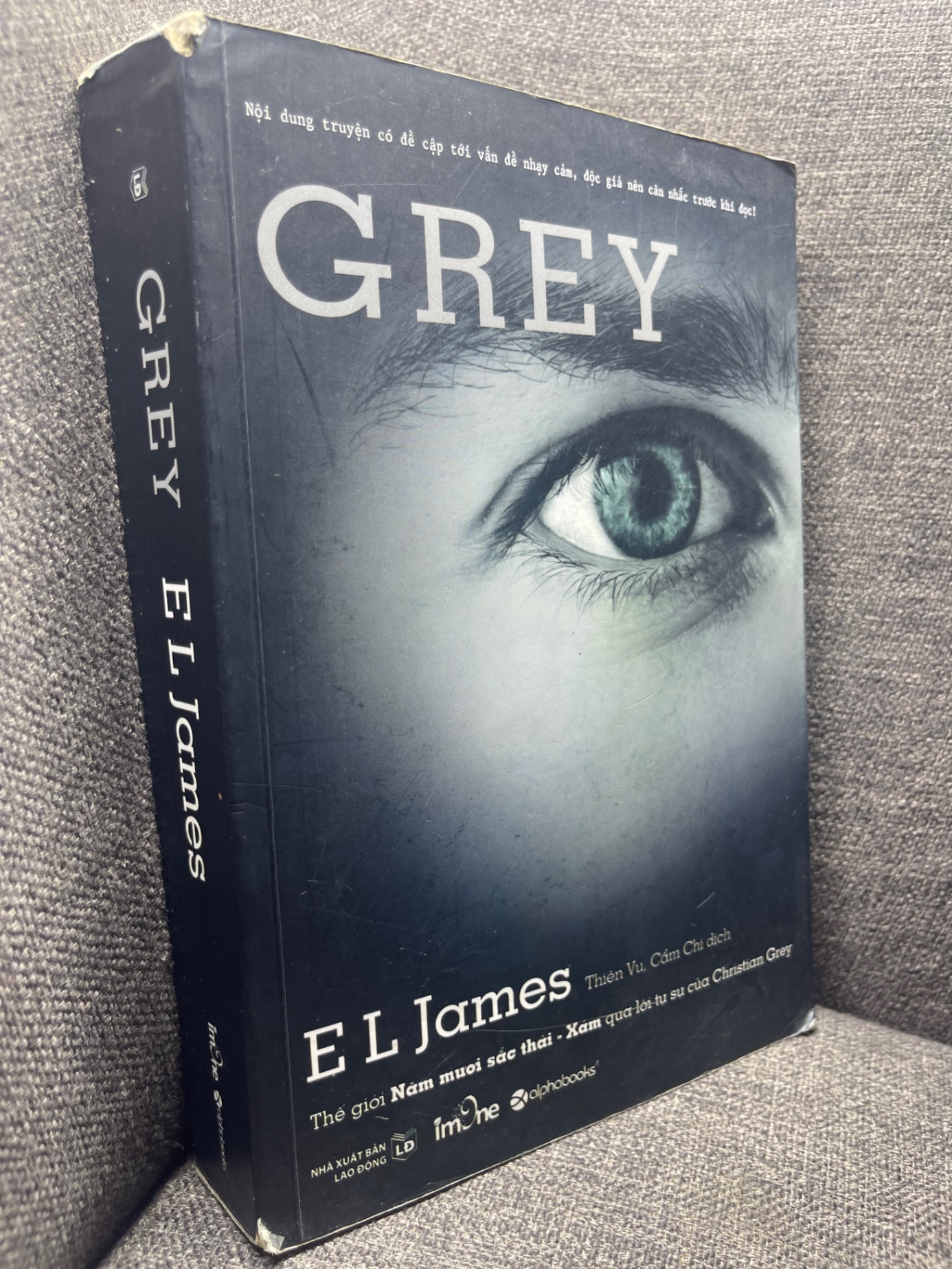 Grey E L James 2015 mới 80% bẩn viền nhẹ HPB2504