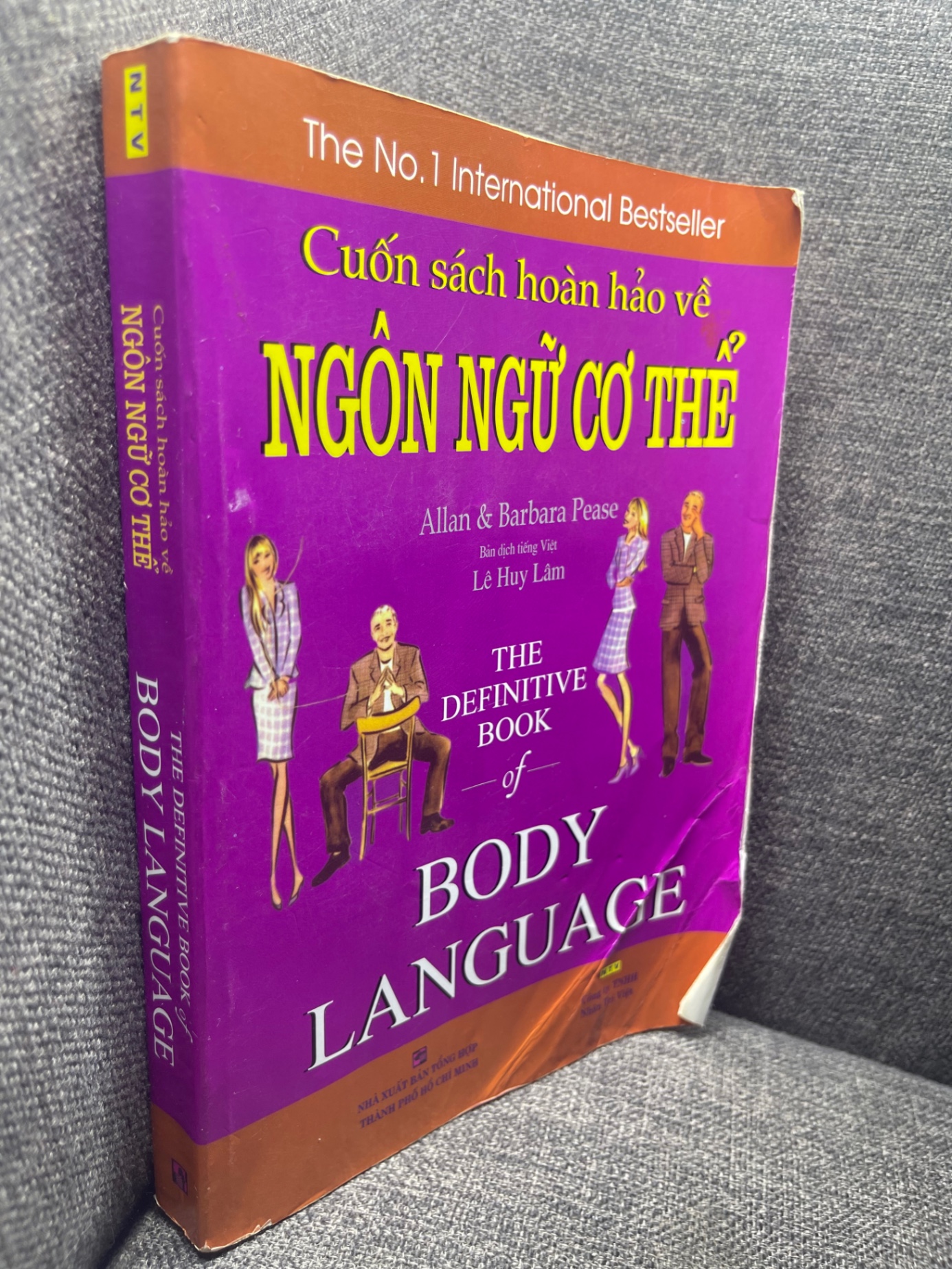 Cuốn sách hoàn hảo về ngôn ngữ cơ thể Allan và Barbara Pease 2010 mới 80% bìa cong ố viền nhẹ HPB2504