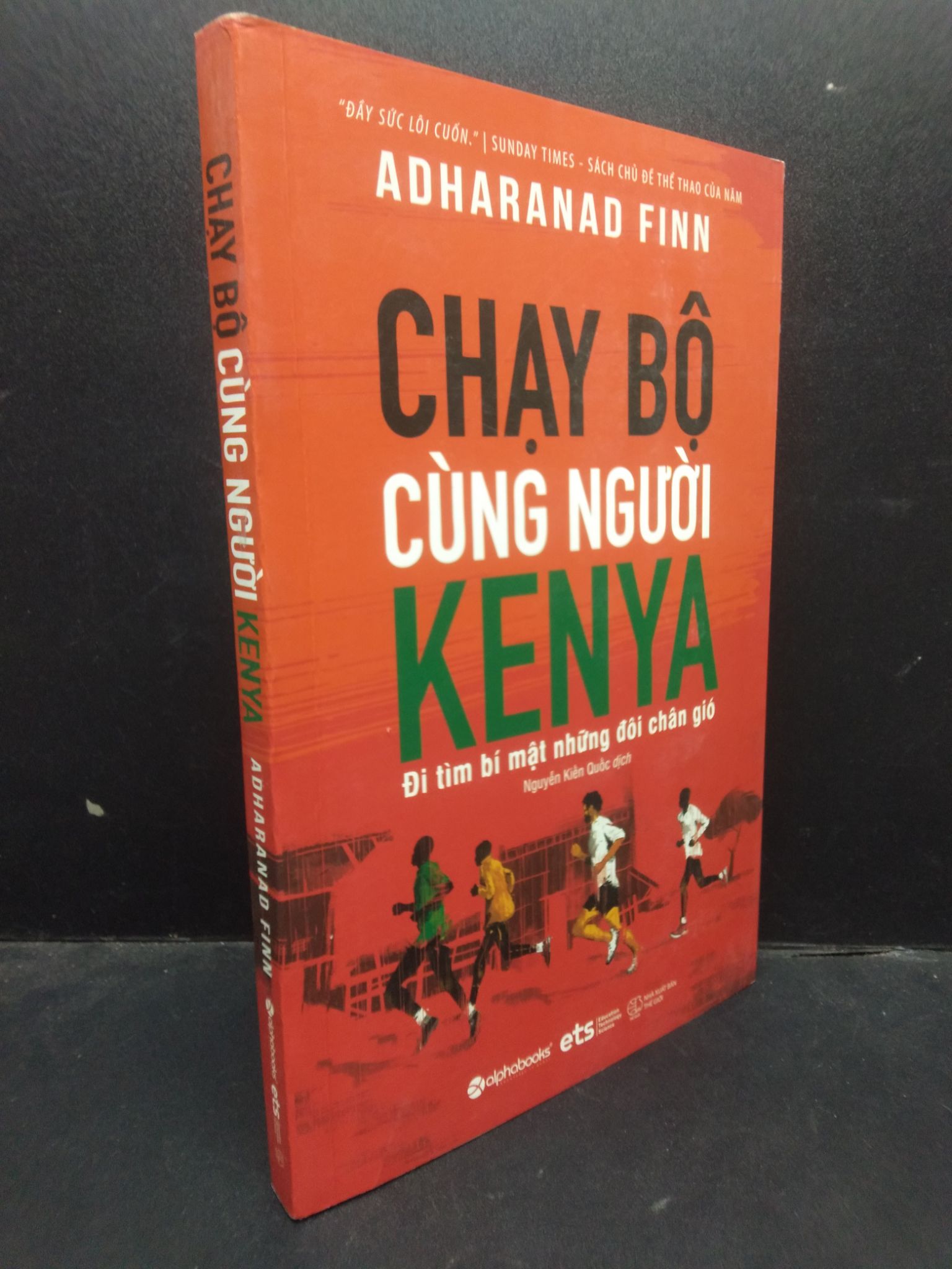 Chạy bộ cùng người Kenya Adharand Finn 2020 mới 90 % nhăn gáy nhẹ HCM2504 văn học