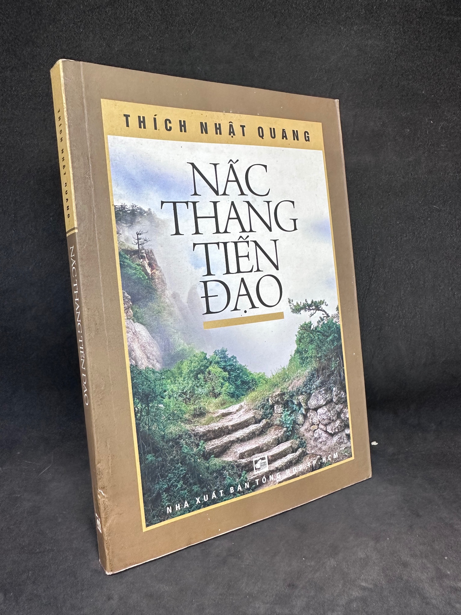 Nấc Thang Tiến Đạo, Thích Nhật Quang, Mới 80% (Ố Nhẹ), 2012 SBM2504