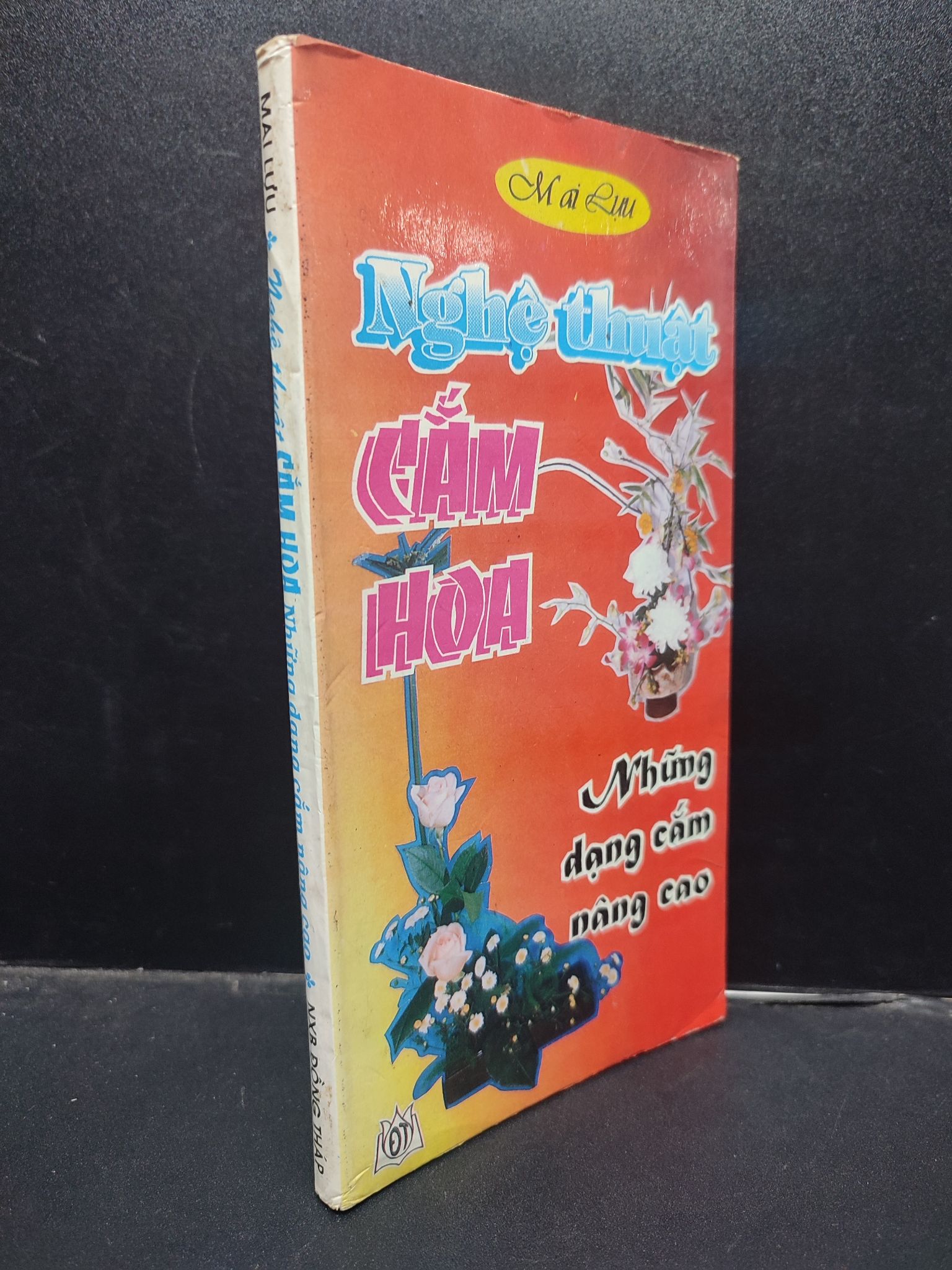 Nghệ thuật cắm hoa những dạng cắm nâng cao - Mai Lựu 1997 mới 70% ố ẩm HCM0305 kỹ năng