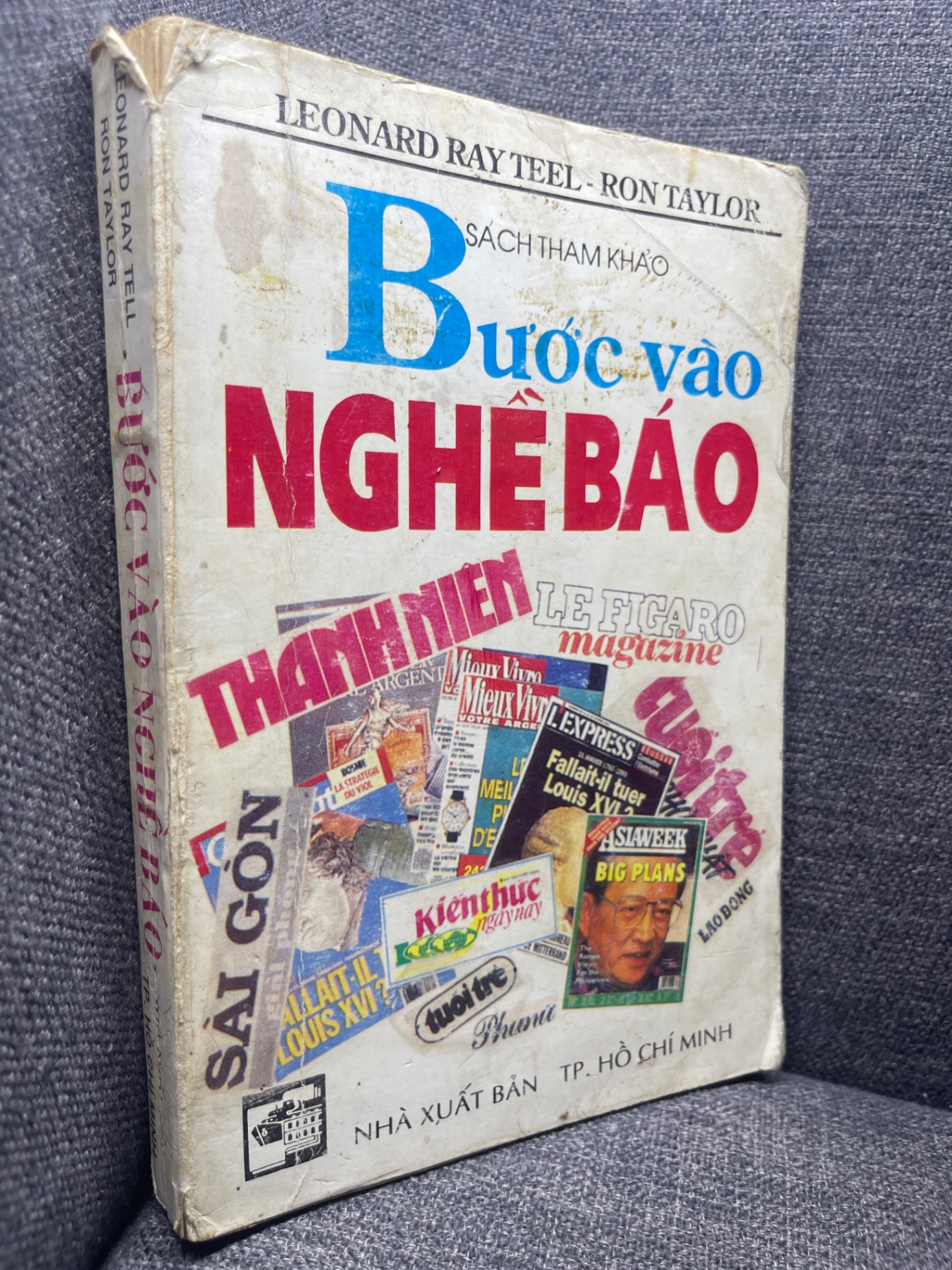 Bước vào nghề báo Leonard Ray Teel và Ron Taylor 1993 mới 60% ố vàng bìa bẩn HPB0305