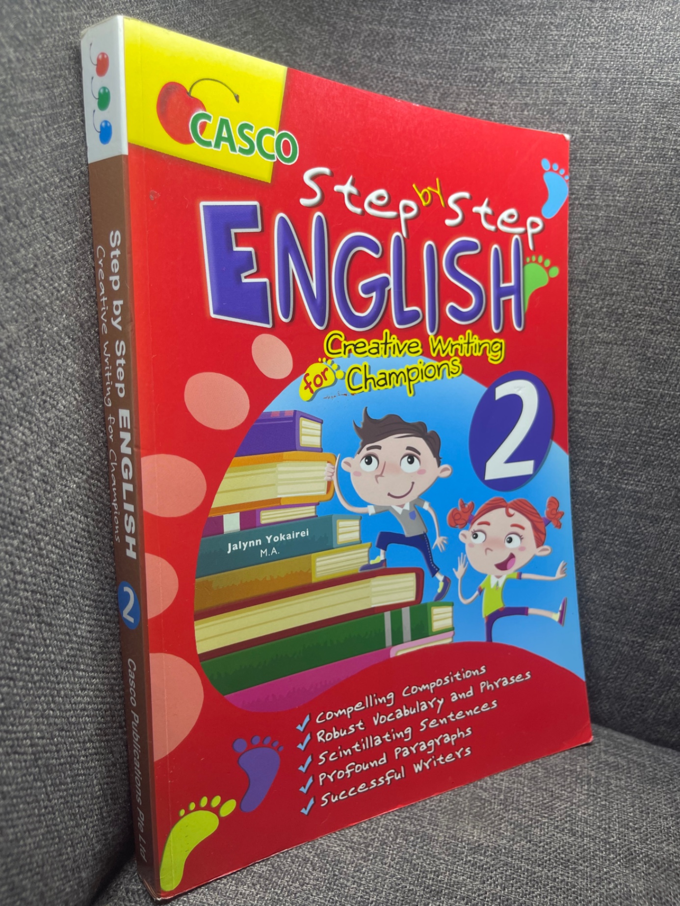 Step by step english 2 Casco mới 80% bẩn viền nhẹ HPB0405