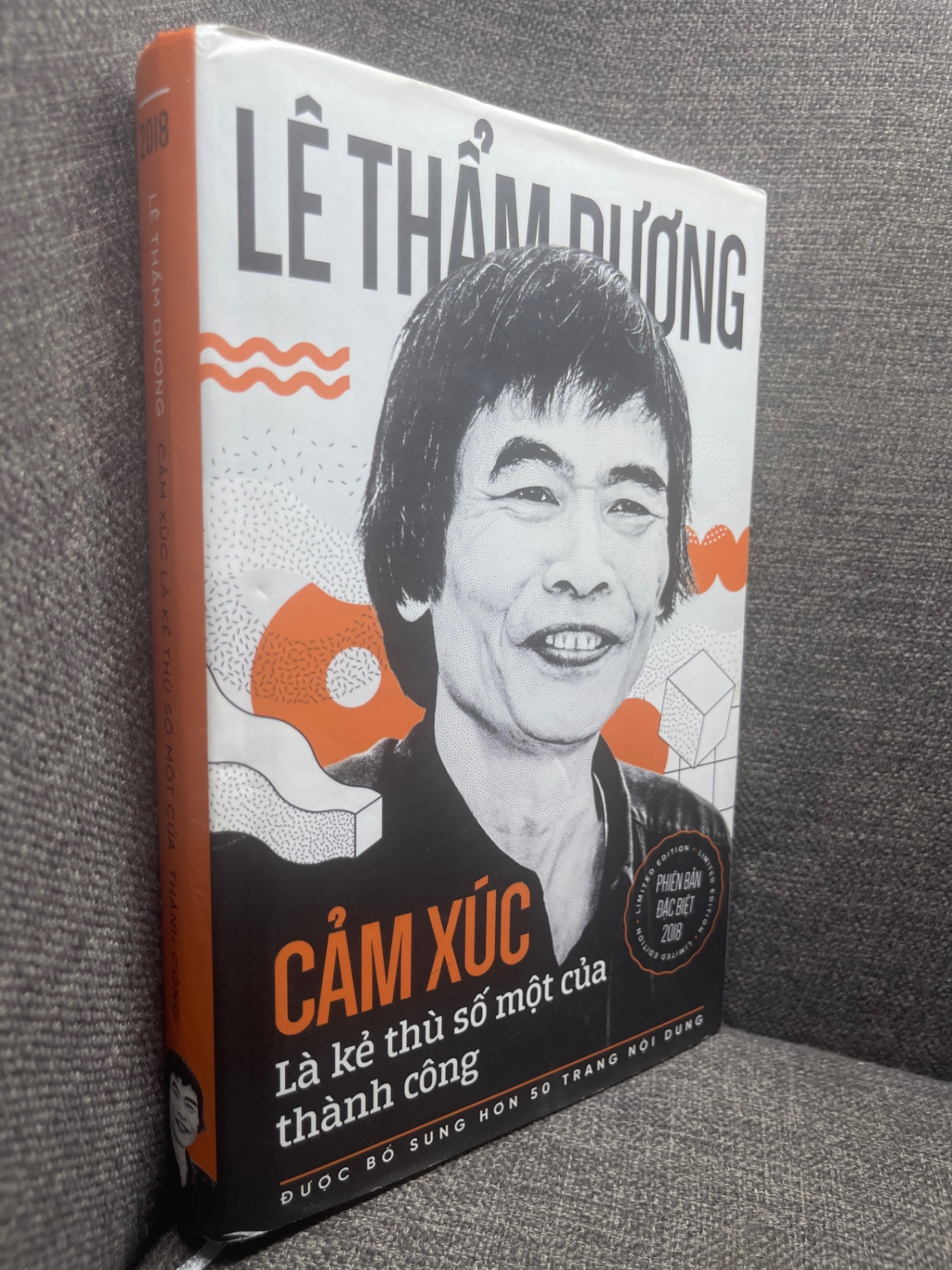 Cảm xúc là kẻ thù số một của thành công Lê Thẩm Dương 2018 phiên bản đặc biệt mới 80% bẩn viền nhẹ HPB0705