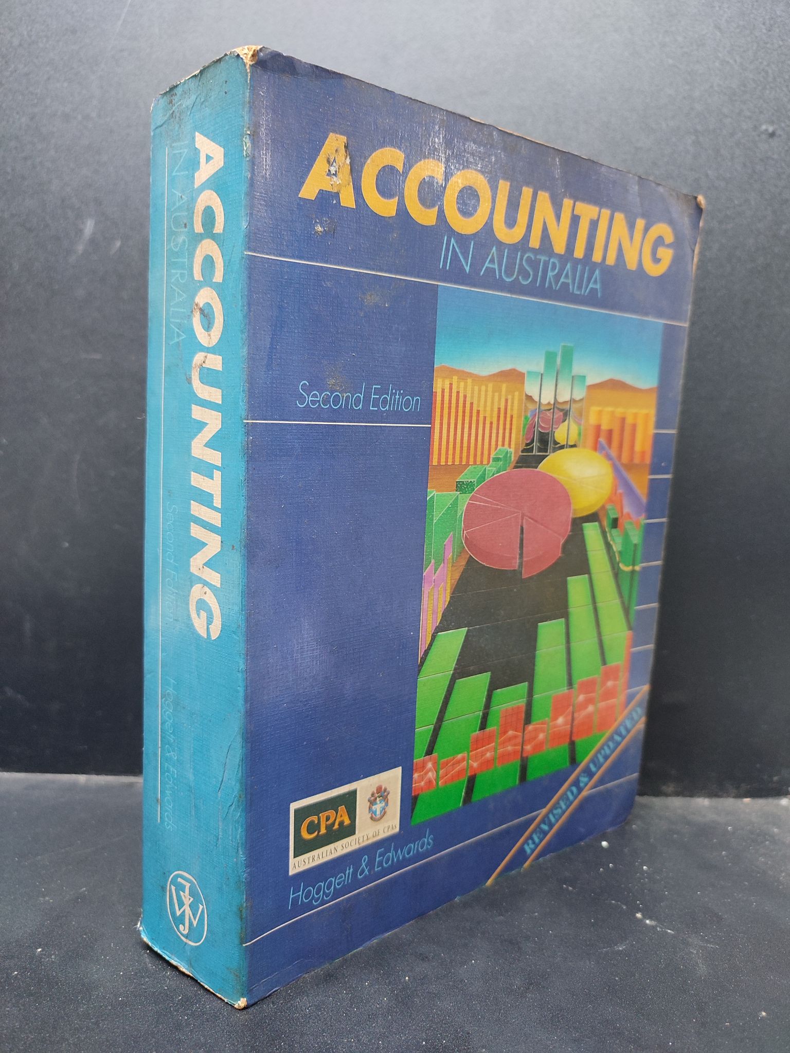 Accounting in Australia - Hoggett & Edwards mới 60% bẩn ố vàng HCM0805 ngoại văn