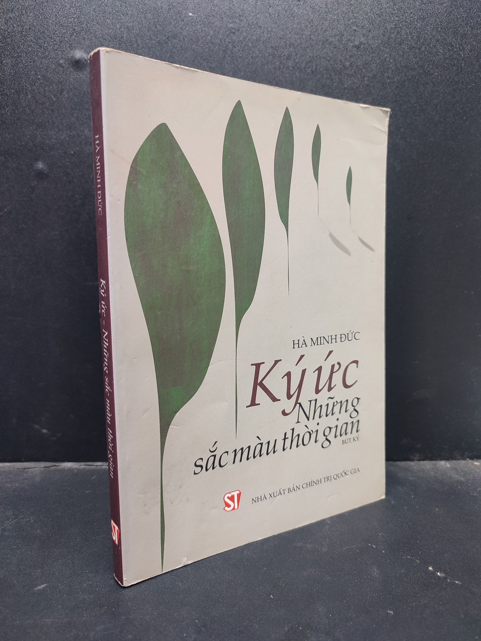 Ký ức - Những sắc màu thời gian Hà Minh Đức 2015 mới 80% ố bẩn nhẹ HCM0805 văn học