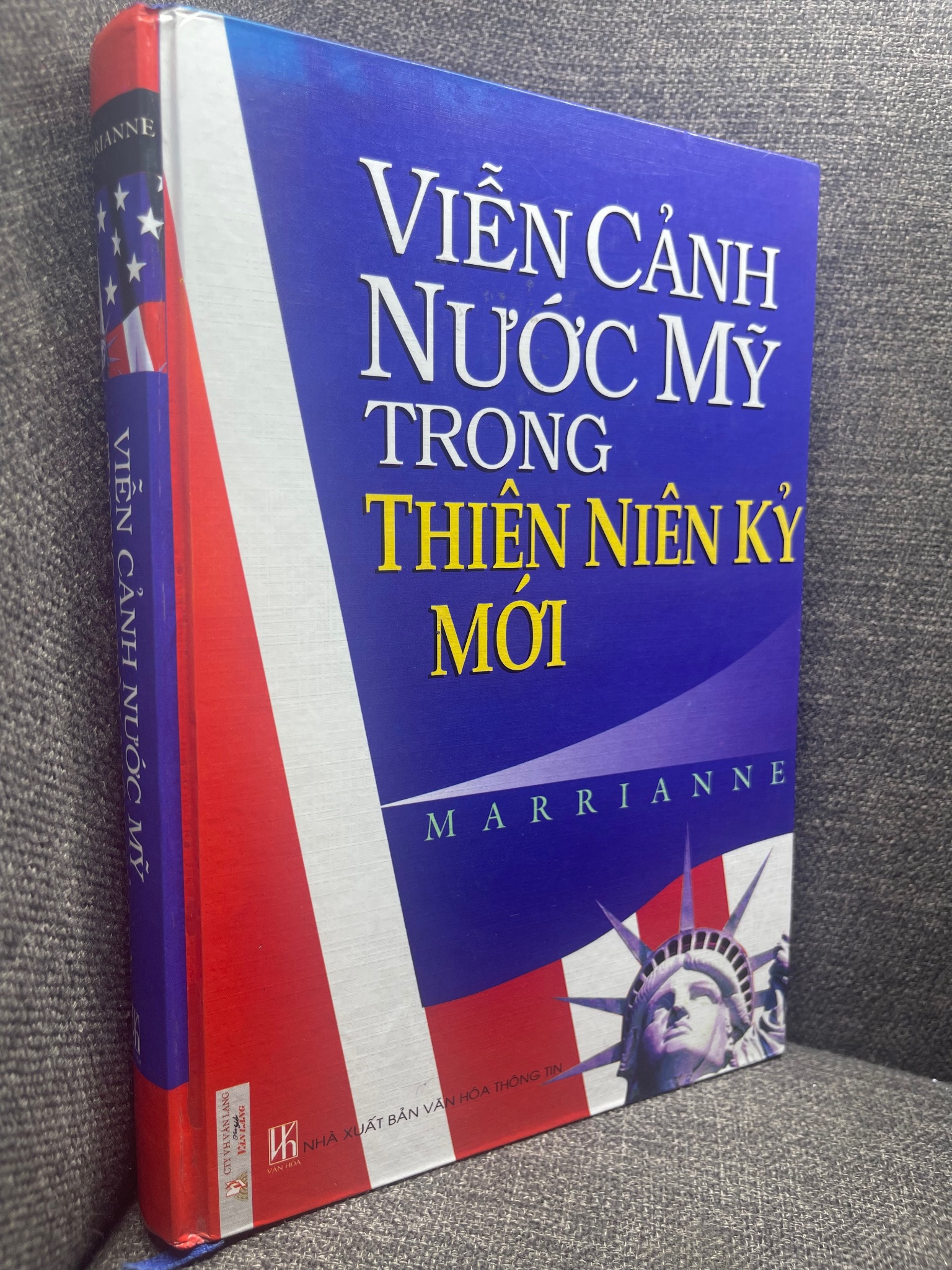 Viễn cảnh nước Mỹ trong thiên niên kỷ mới Marrianne 2006 mới 80% bẩn viền nhẹ HPB1205