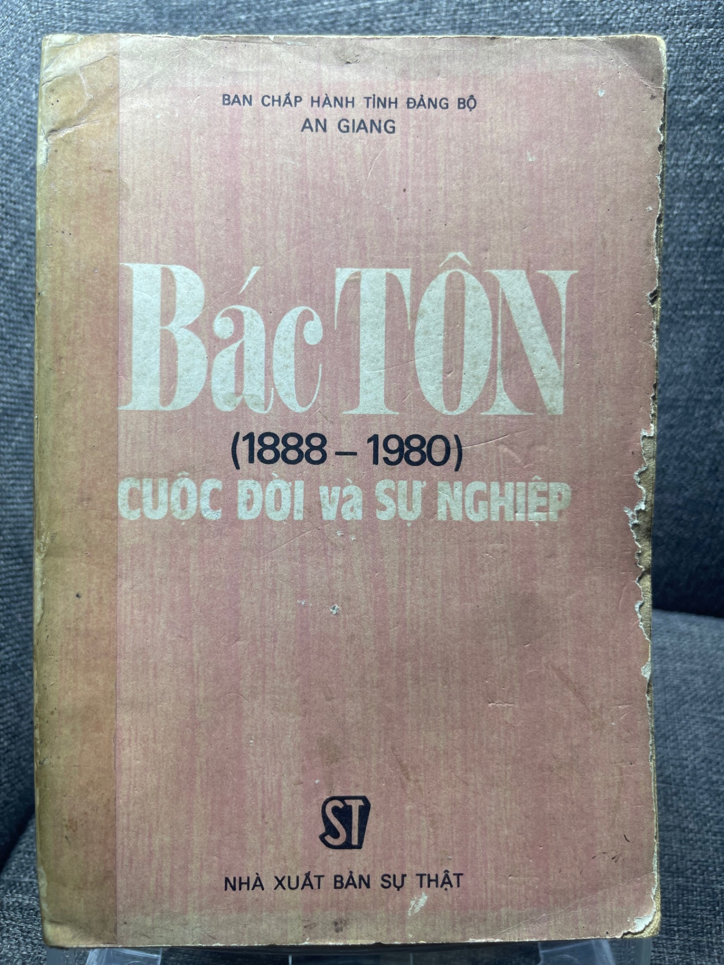 Bác Tôn cuộc đời và sự nghiệp 1988 mới 60% ố vàng rách bìa nhẹ HPB1405