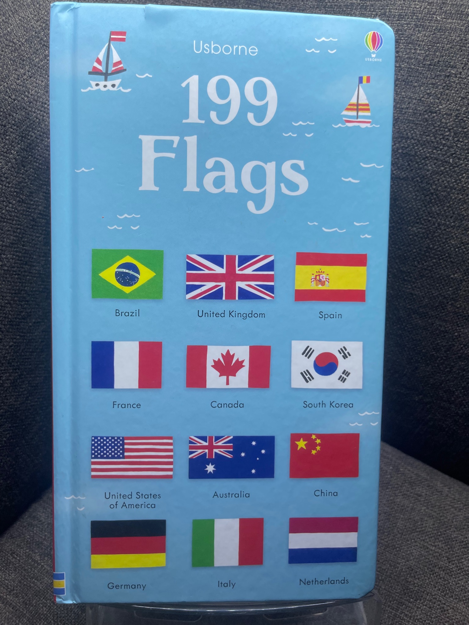 199 flags mới 80% rách góc bìa Usborne HPB1505