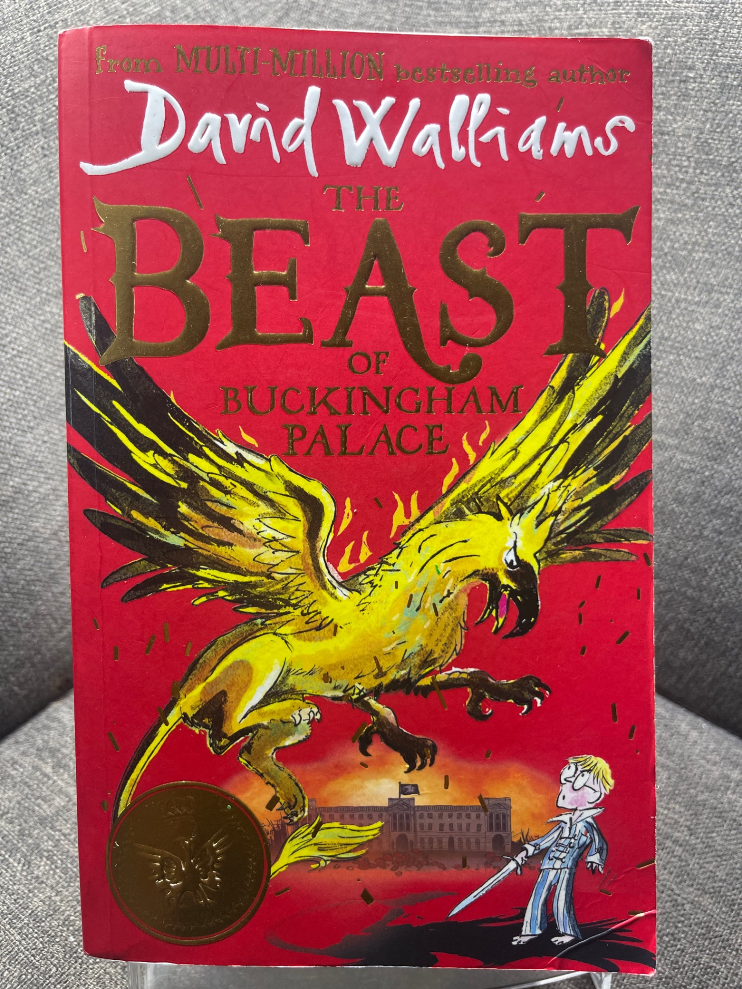 The beast of buckingham palace mới 90% truyện tranh ngoại văn và thiếu nhi David Walliams HPB1505