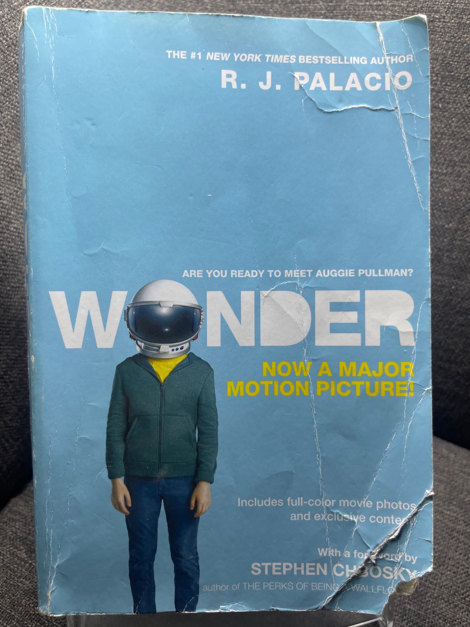 Wonder mới 70% rách góc bìa nhăn bìa ngoại văn R J Palacio HPB1505