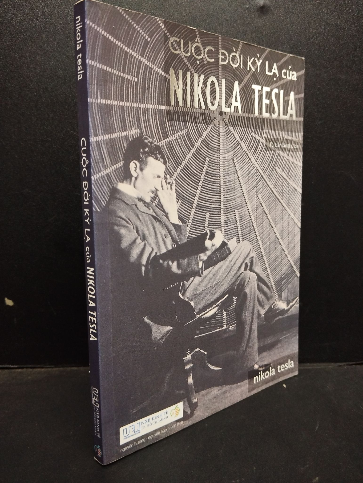 Cuộc Đời Kỳ Lạ Của Nikola Tesla Nikola Tesla mới 70% (ố vàng) 2020 HCM0805