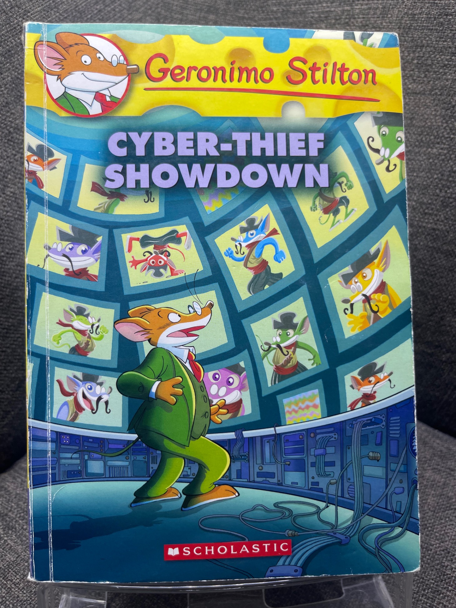 Cyber thief showdown mới 80% rách nhẹ góc gáy truyện tranh màu ngoại văn và thiếu nhi Geronimo Stilton HPB1605 SÁCH NGOẠI VĂN