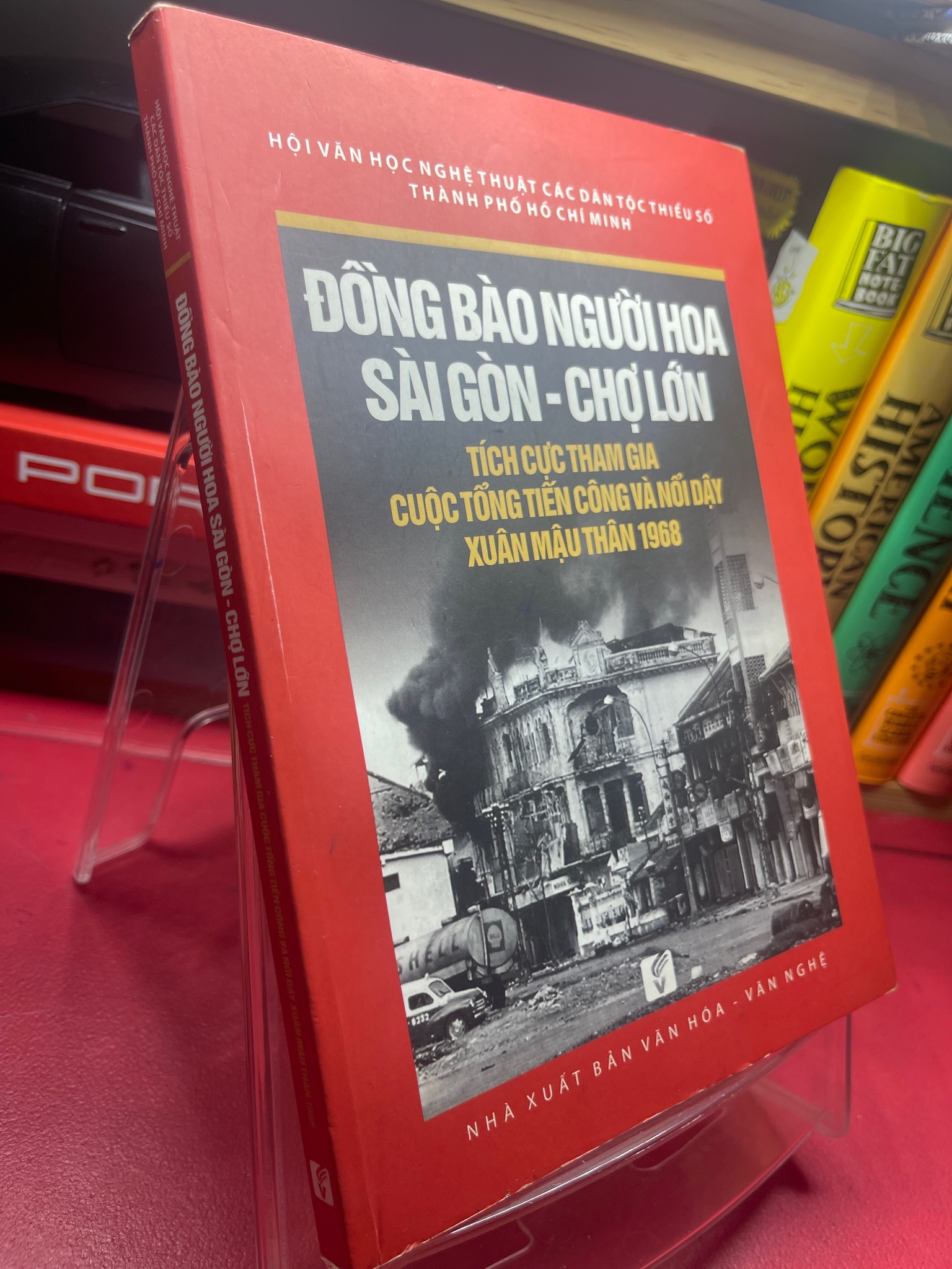 Đồng bào người Hoa Sài Gòn Chợ Lớn 2018 mới 85% bẩn viền nhẹ HPB1605 SÁCH VĂN HỌC