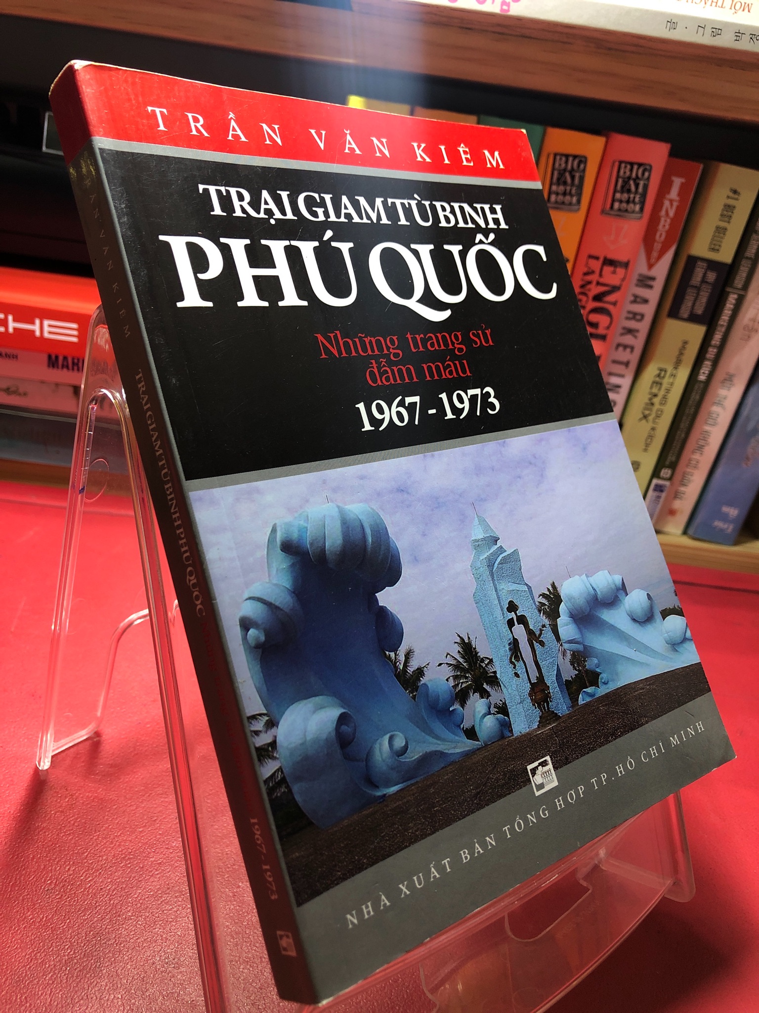 Trại giam tù binh Phú Quốc những trang sử đẫm máu 1967-1973 2011 mới 80% bẩn viền nhẹ Trần Văn Kiêm HPB1905 SÁCH LỊCH SỬ - CHÍNH TRỊ - TRIẾT HỌC