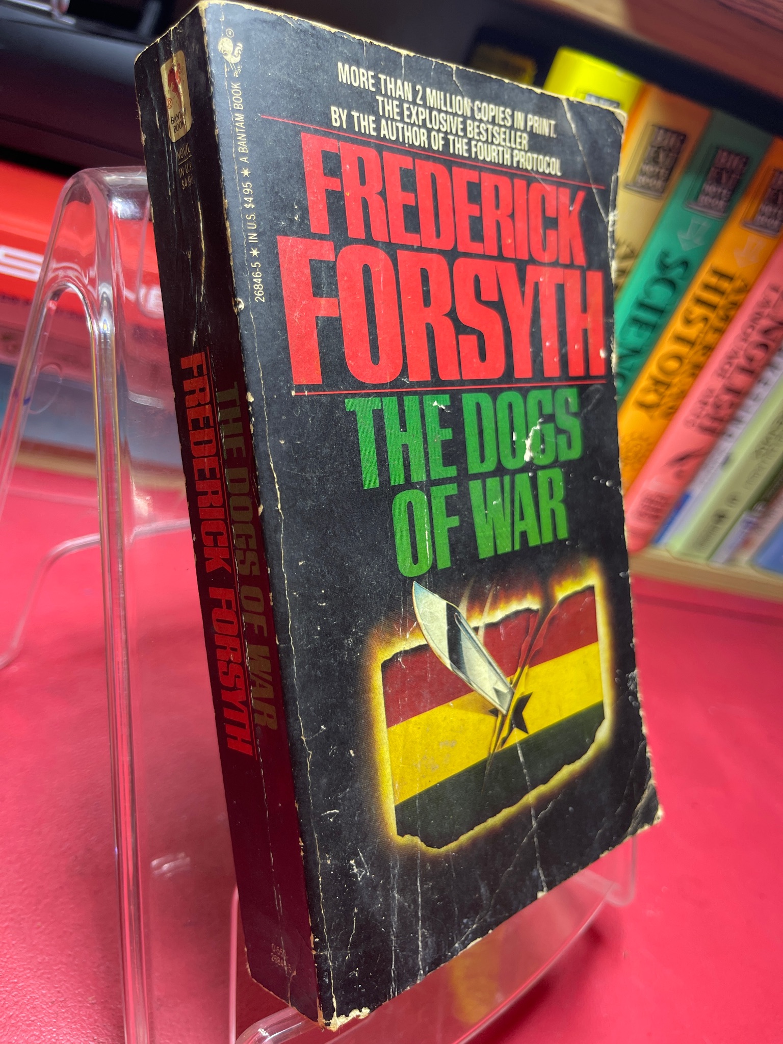 The dogs of war mới 60% ố vàng nếp gấp bìa Frederick Forsyth HPB1905 SÁCH NGOẠI VĂN