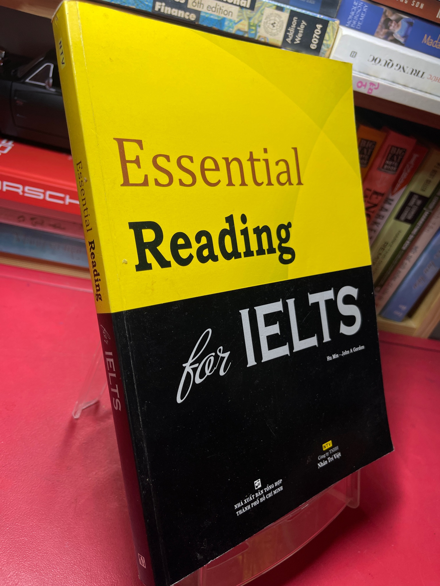 Essential reading for ielts 2014 mới 75% bẩn viền nhẹ chữ ký trang đầu Humin và John A Gordon HPB1905 SÁCH HỌC NGOẠI NGỮ