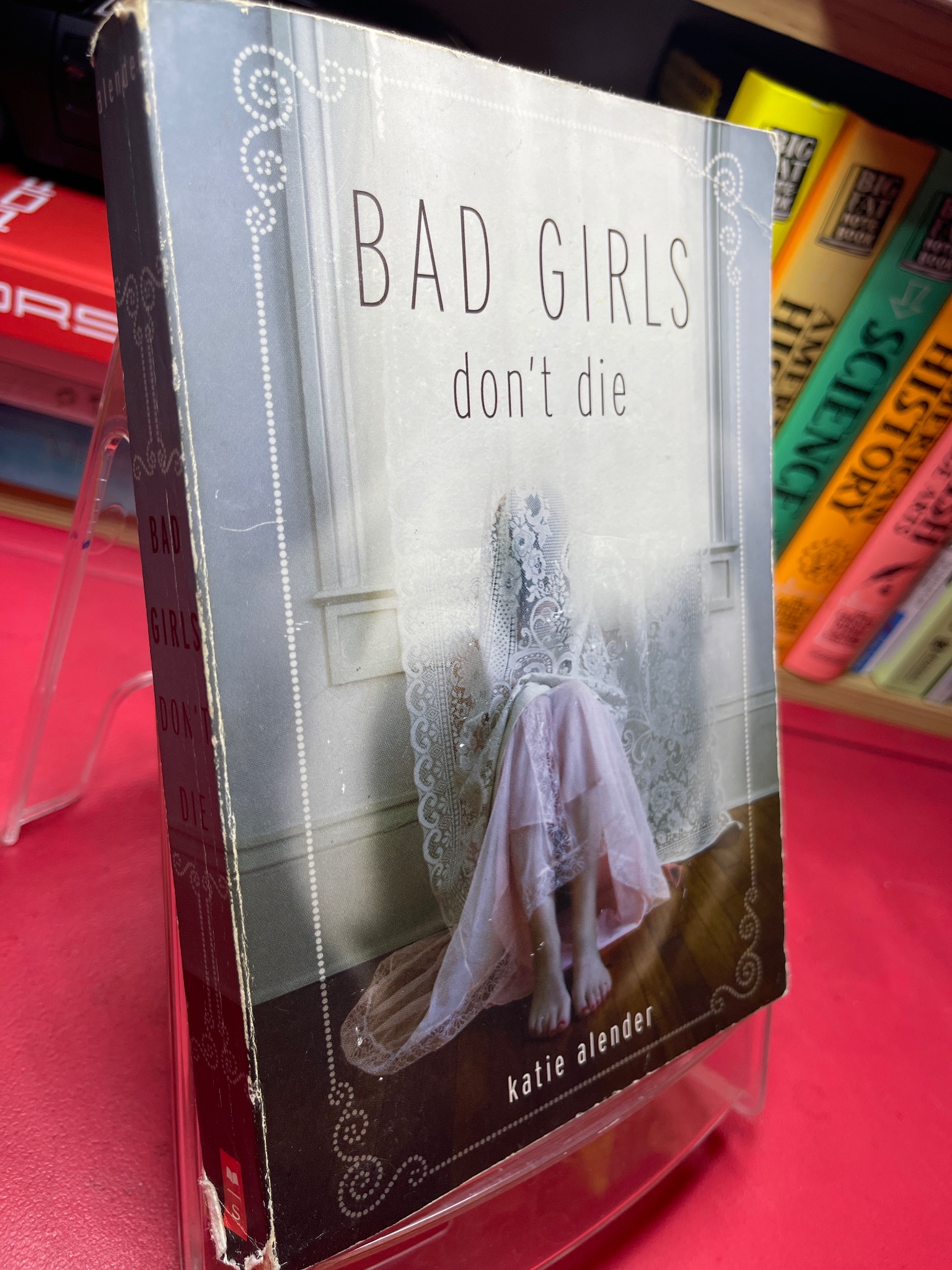 Bad girls dont die mới 80% rách góc gáy Katie Alender HPB1905 SÁCH NGOẠI VĂN