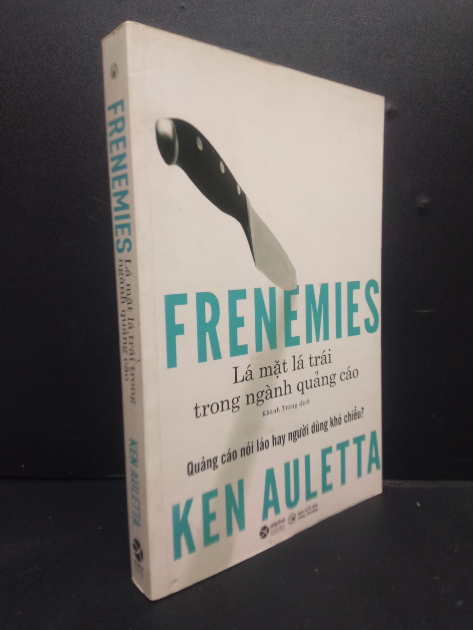 Frenemies Lá mặt lá trái trong ngành quảng cáo mới 90% bẩn nhẹ 2020 HCM2105 Ken Auletta SÁCH MARKETING KINH DOANH