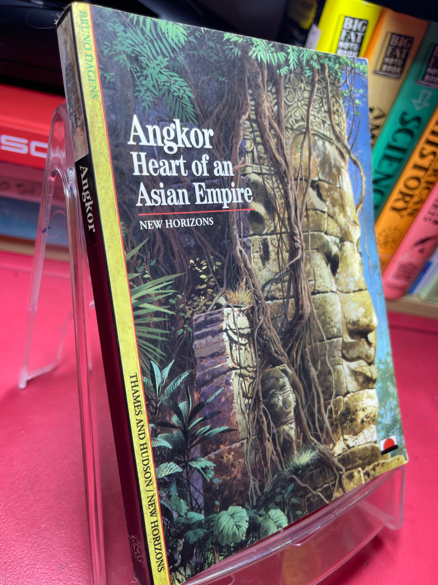 Angkor heart of an asian empire mới 70% ố bẩn viền HPB1905 SÁCH NGOẠI VĂN