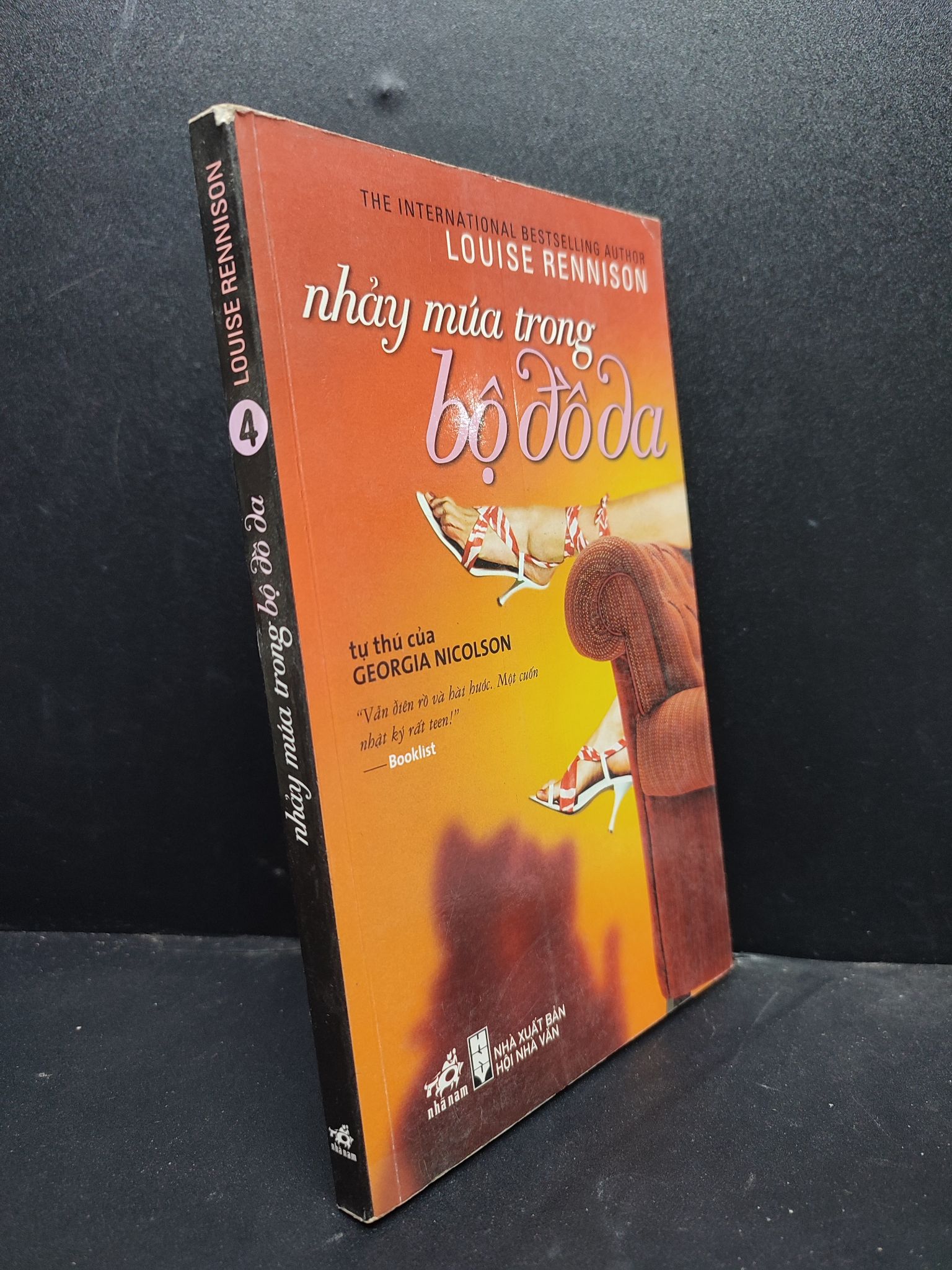 Nhảy múa trong bộ đồ da 4 mới 80% ố bẩn nhẹ 2011 HCM2405 Louise Rennison SÁCH VĂN HỌC