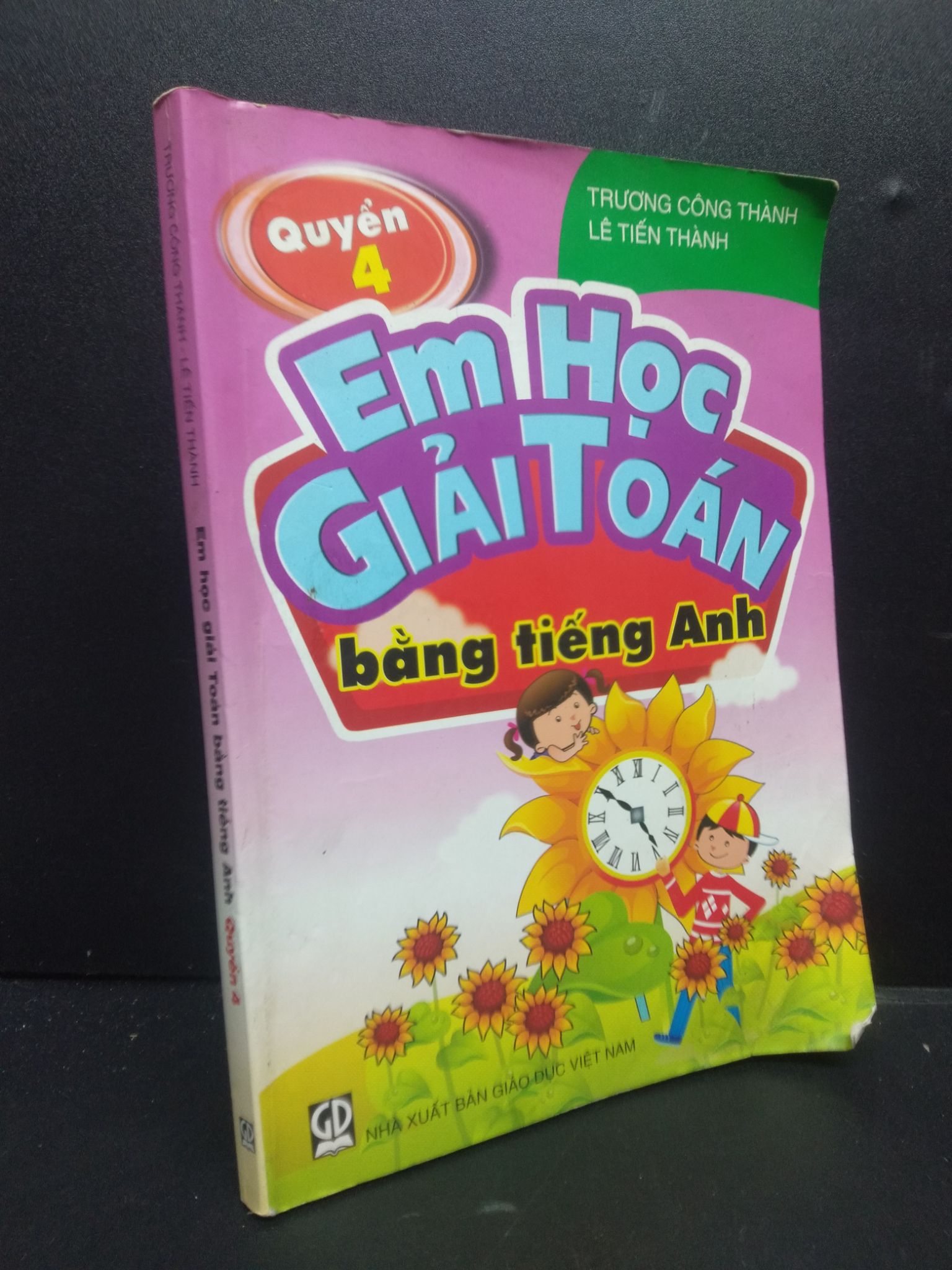 Em Học Giải Toán Bằng Tiếng Anh Quyển 4 mới 70% ố nhẹ, bẩn bìa HCM2705 Trương Công Thành - Lê Tiến Thành SÁCH GIÁO TRÌNH, CHUYÊN MÔN