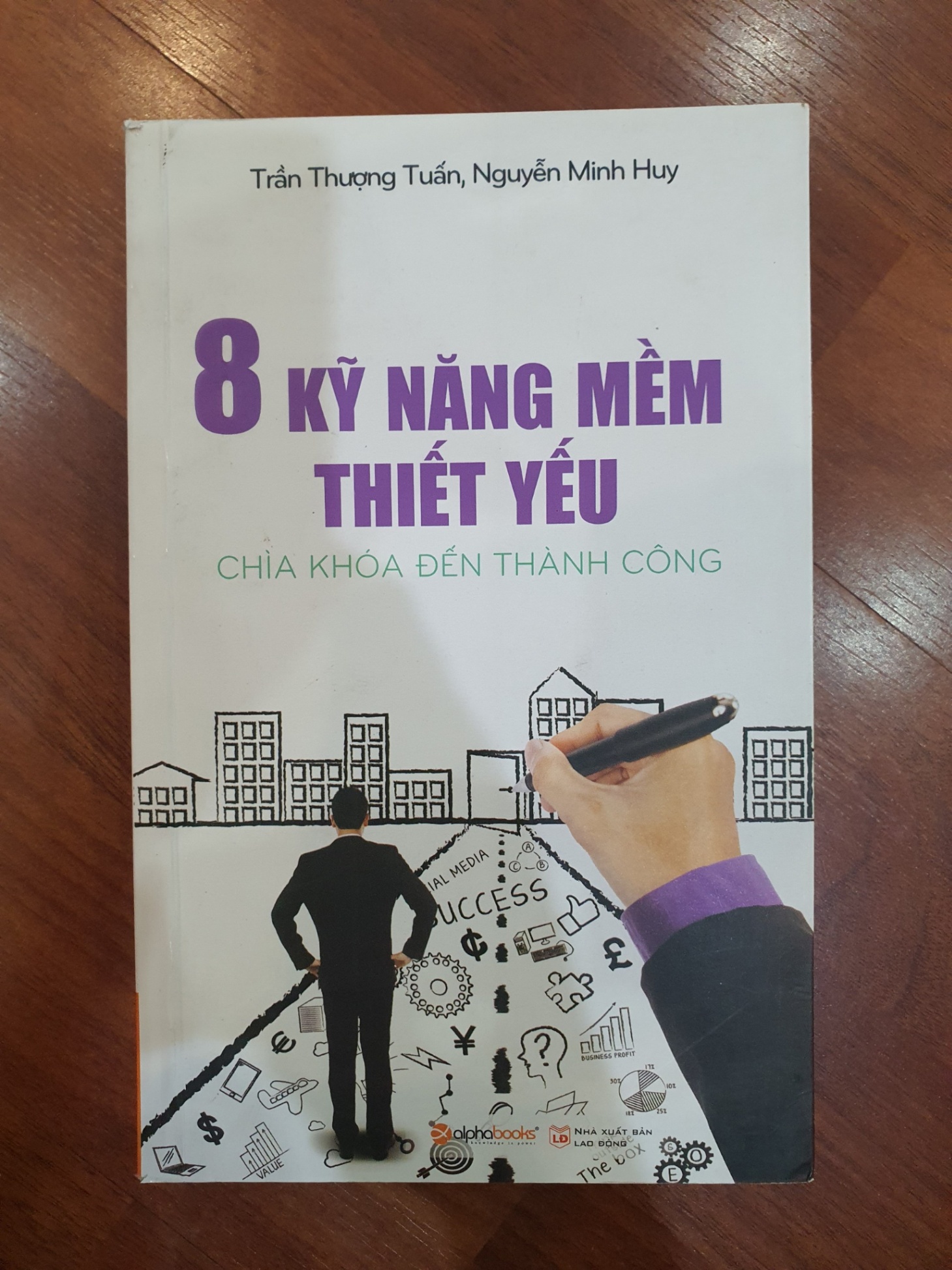 8 kỹ năng mềm thiết yếu - Chìa khóa đến thành công - Mới 90% 2017 Trần Thượng Tuấn, Nguyễn Minh Huy TSTK2805 SÁCH KỸ NĂNG