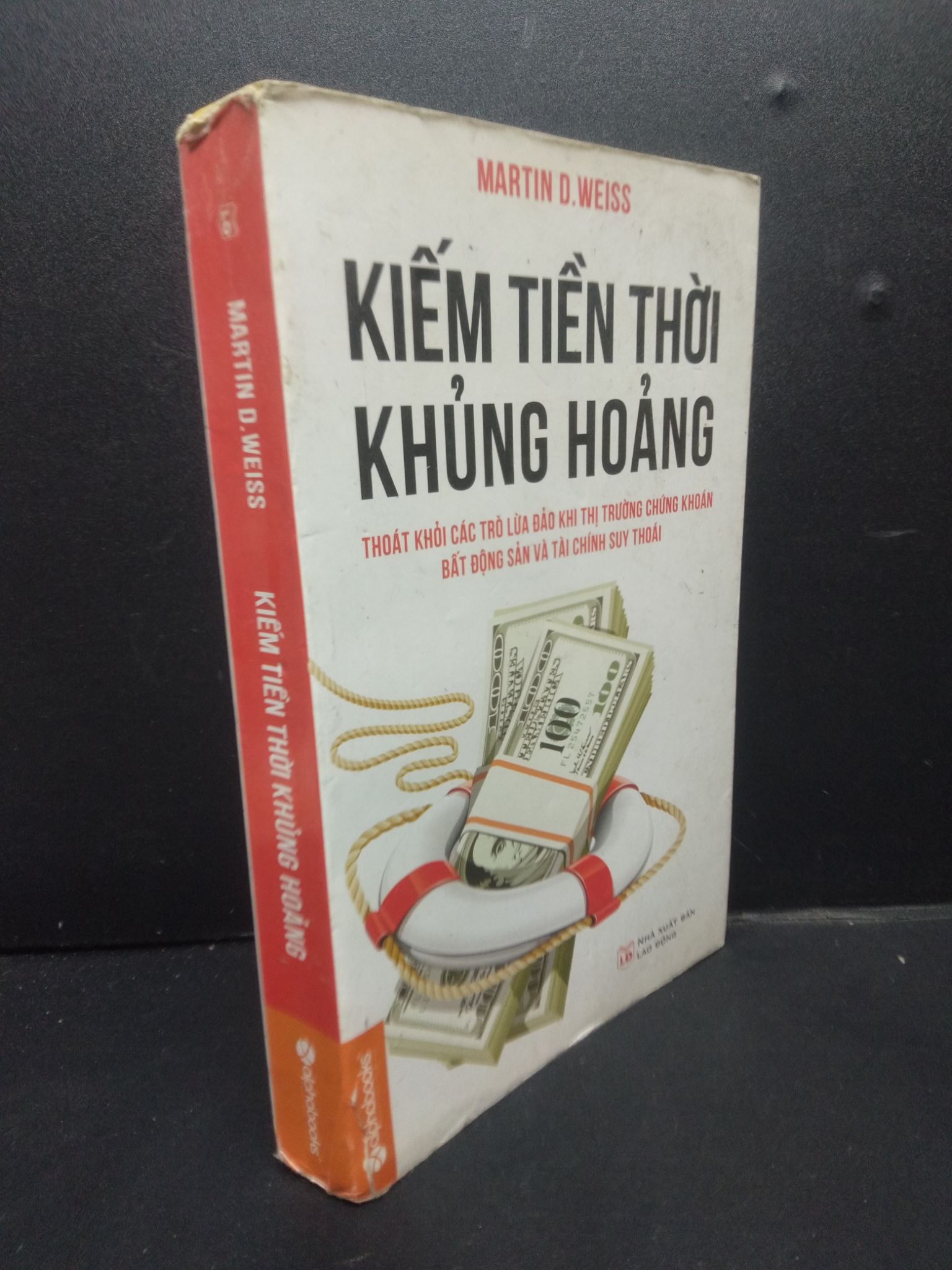 Kiếm Tiền Thời Khủng Hoảng mới 70% ố vàng, rách bìa nhẹ 2014 HCM2405 Martin D. Weiss SÁCH KỸ NĂNG