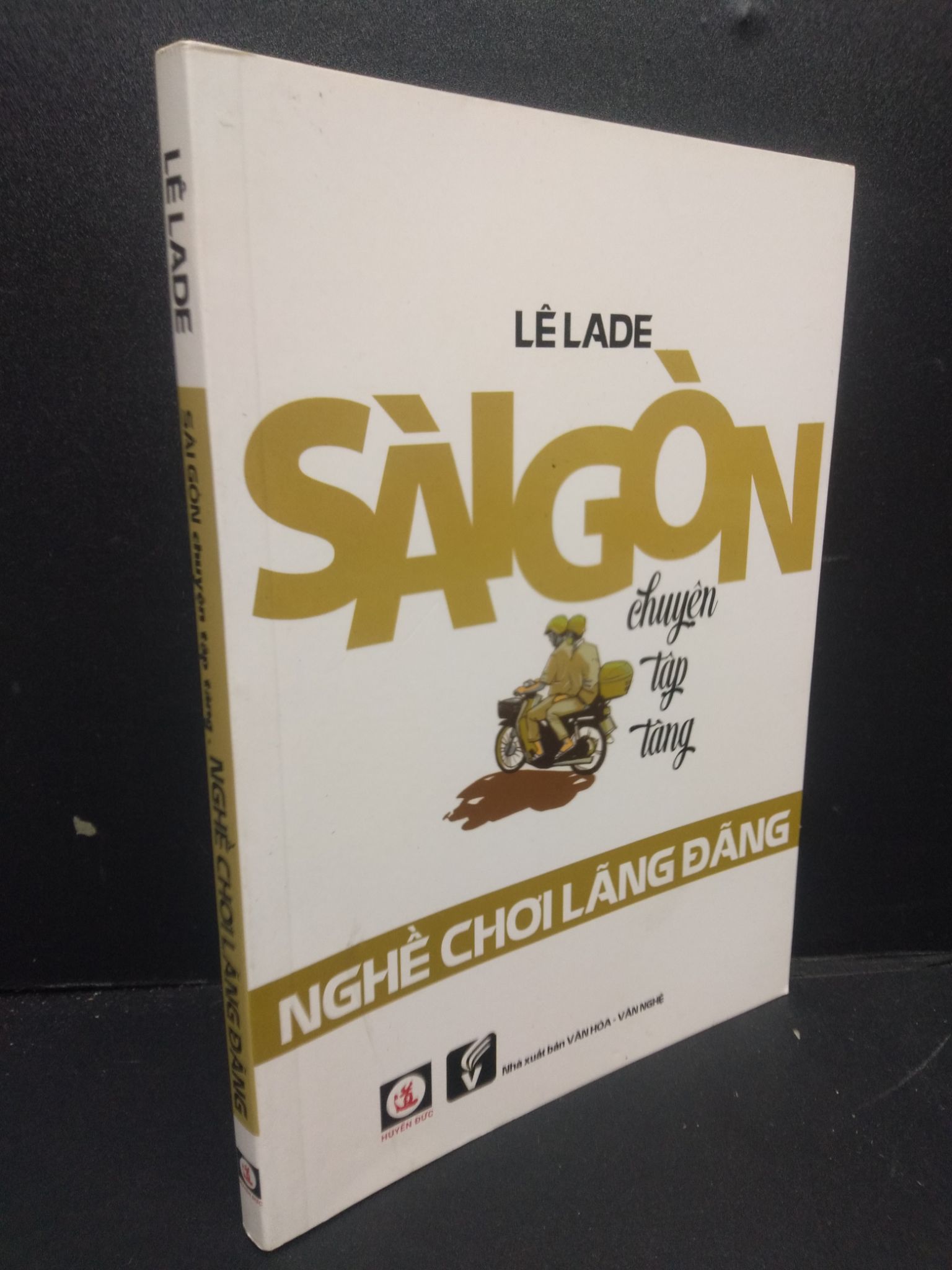 Sài Gòn Chuyện Tập Tàng. Nghề Chơi Lãng Đãng mới 90% bẩn nhẹ 2019 HCM2405 Lê Lade SÁCH VĂN HỌC