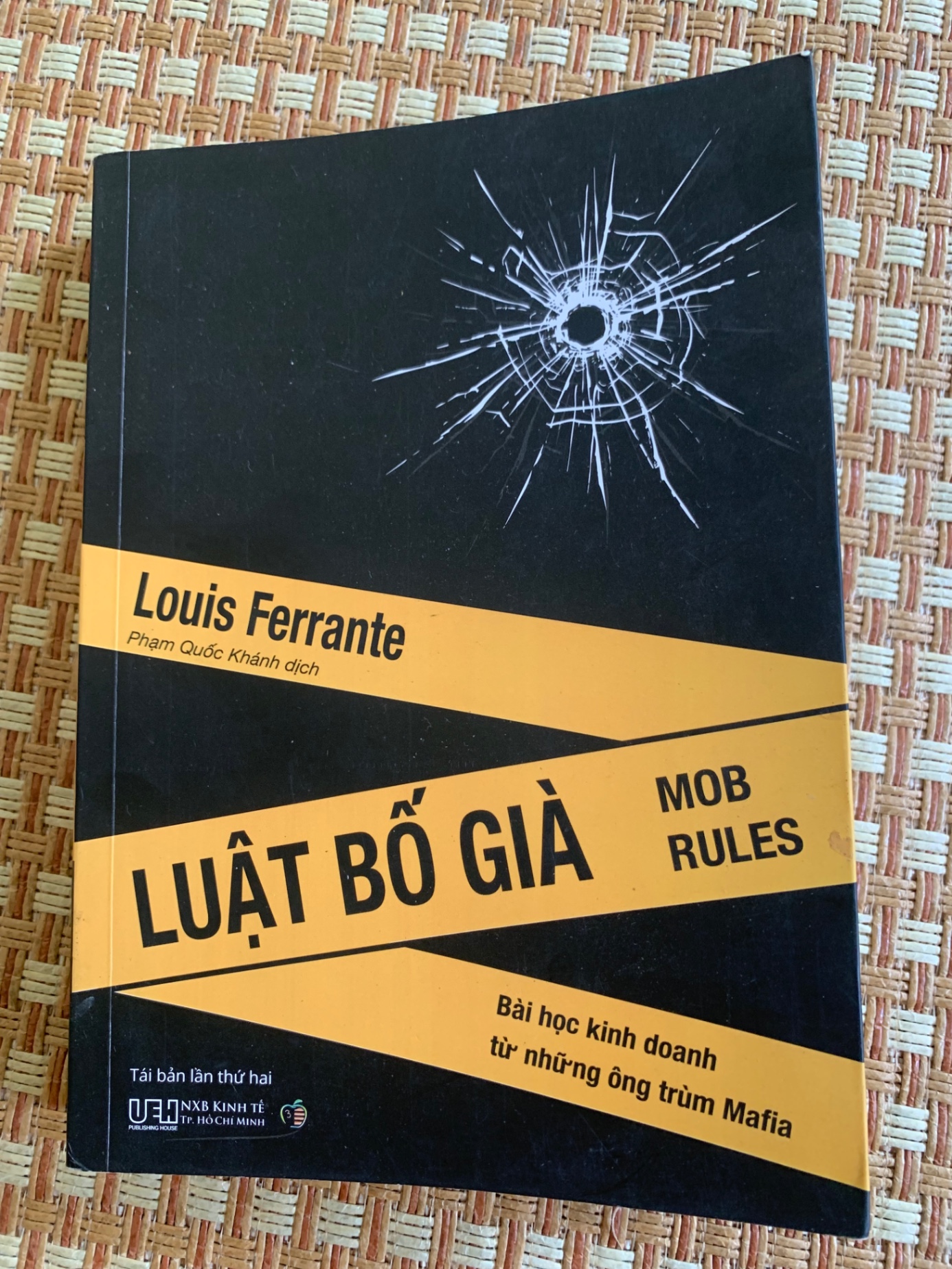 Luật Bố Già ( Sách mới 75% giấy ngả màu theo thời gian, có vết ố 2020) tác giả Louis Ferrante STB2905 Sách Kinh Tế-Bài Học Kinh Doanh