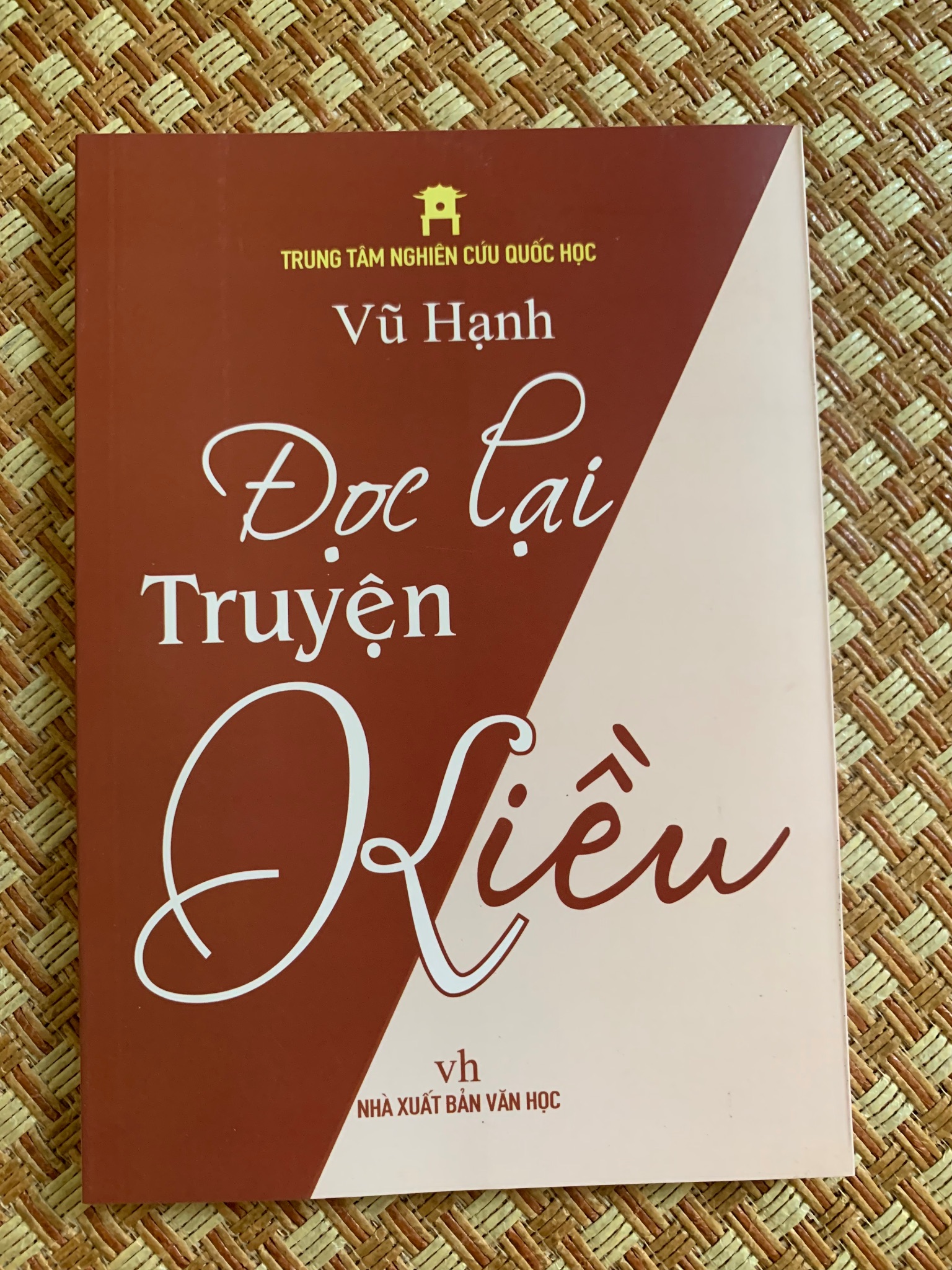 Đọc Lại Truyện Kiều- tác giả Vũ Hạnh- năm xb2015-Nxb Văn Học- Sách mới 90%-STB3005- Văn Học