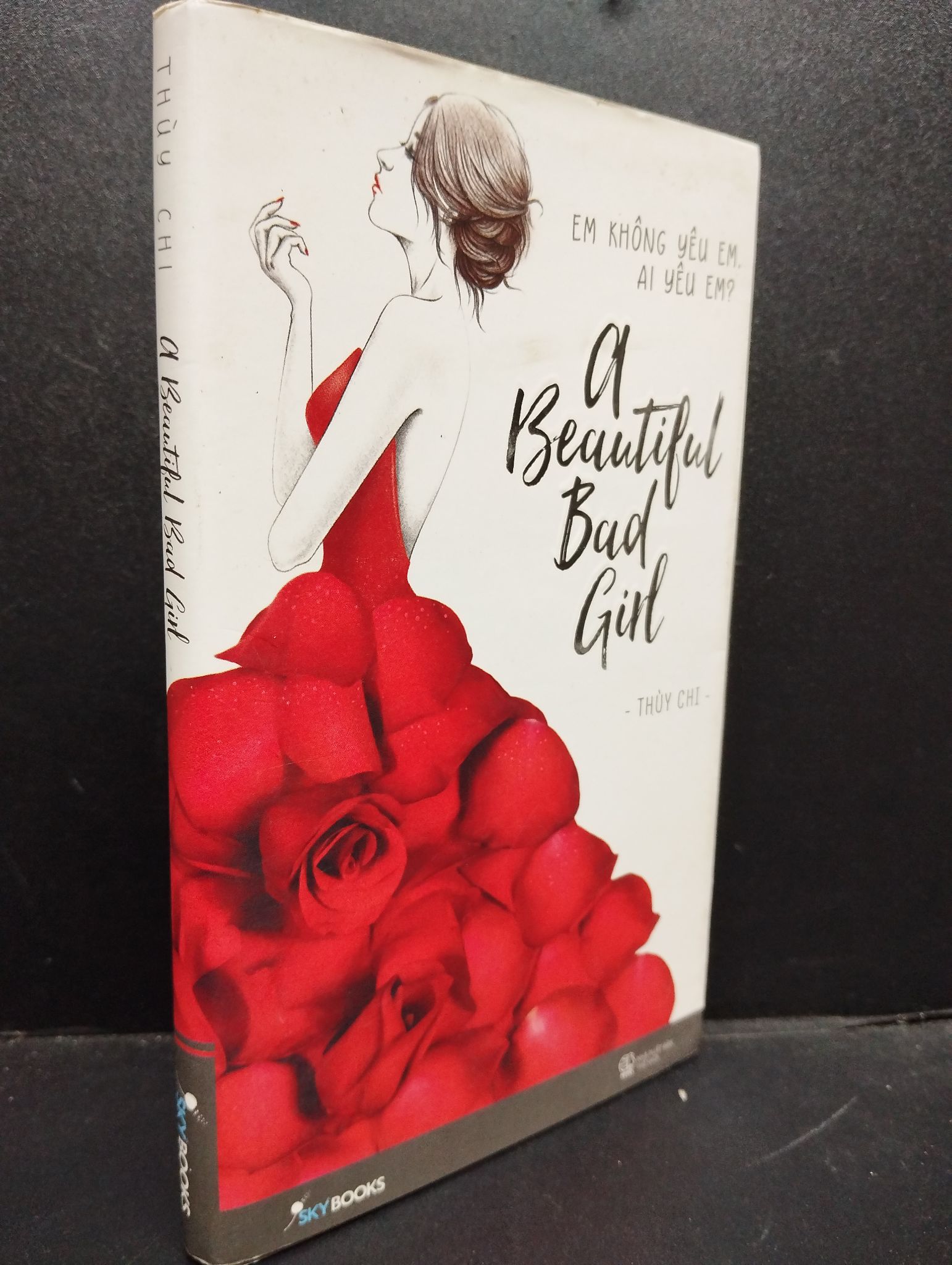 A Beautiful Bad Girl mới 70% ố vàng nặng 2015 HCM2405 Thùy Chi SÁCH VĂN HỌC