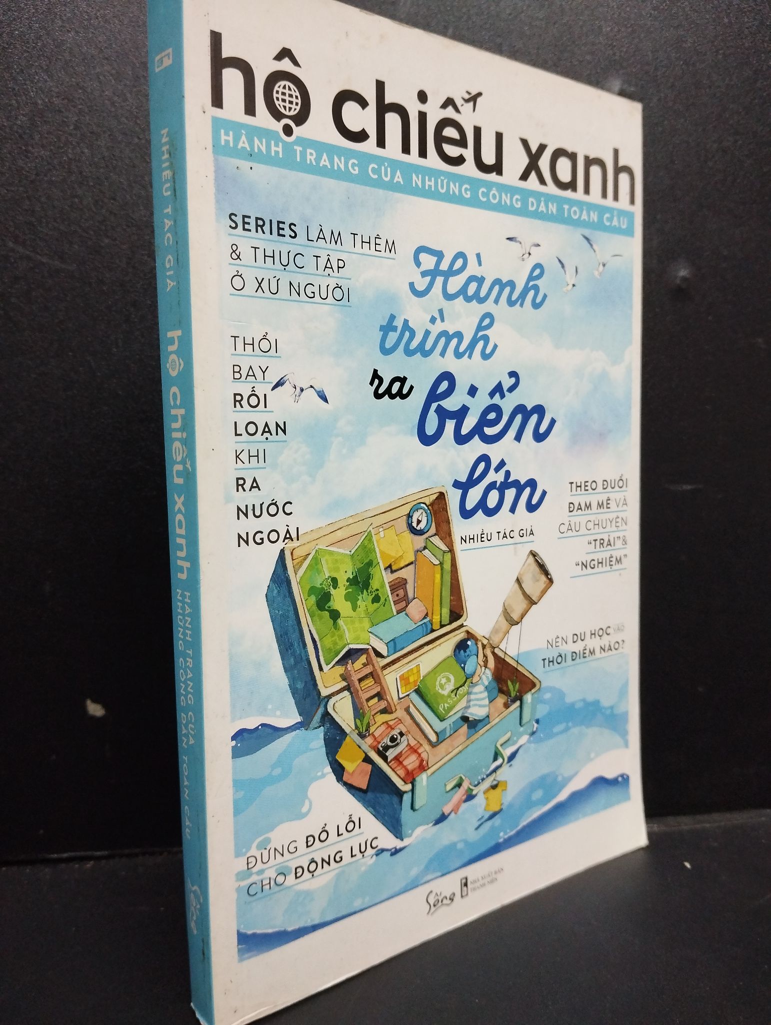 Hộ Chiếu Xanh Hành Trang Của Những Công Dân Toàn Cầu mới 80% bẩn bìa 2018 HCM2105 Nhiều Tác Giả SÁCH KỸ NĂNG