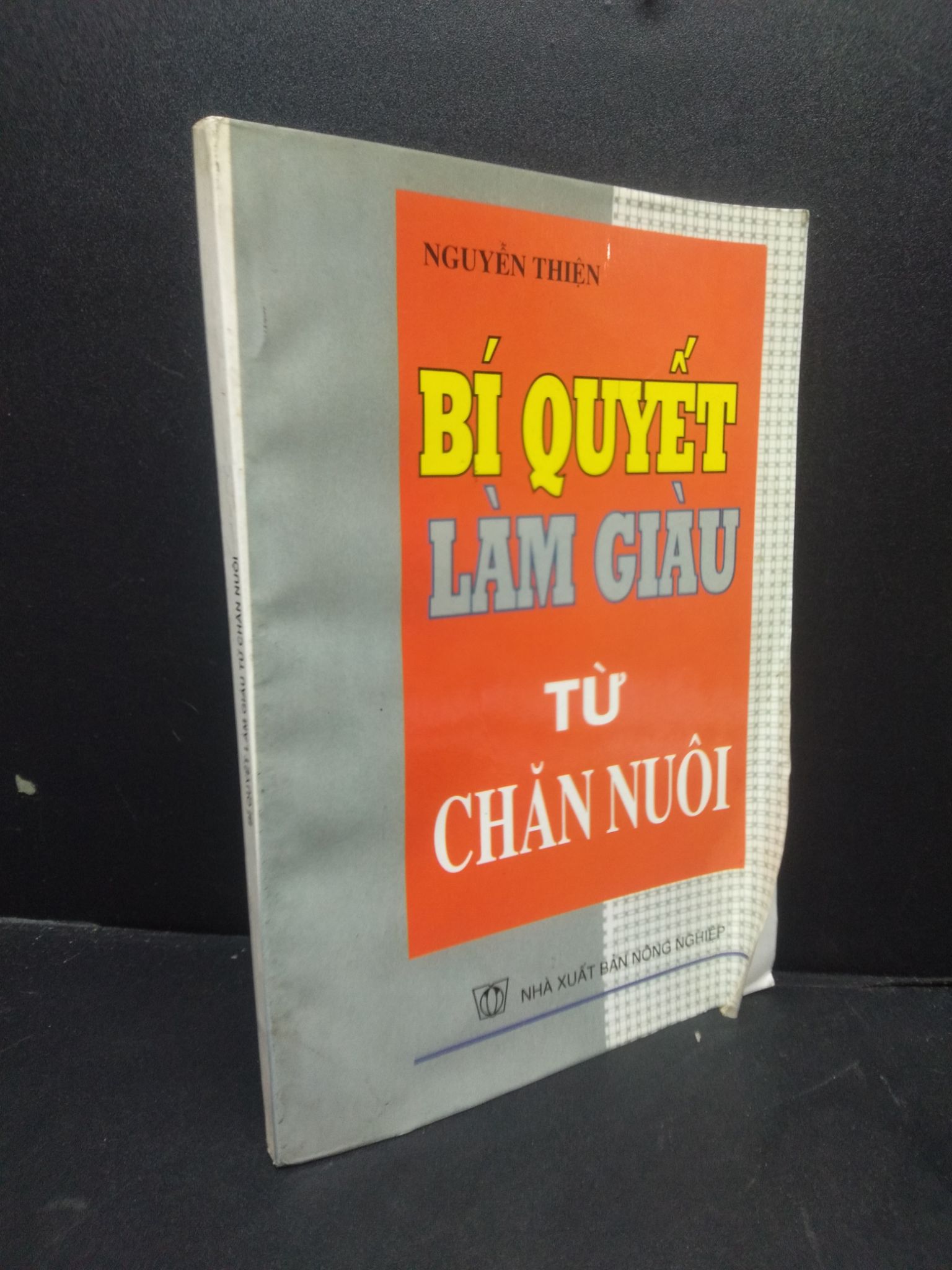 Bí quyết làm giàu từ chăn nuôi Nguyễn Thiện 2004 mới 80% bìa cong ố nhẹ HCM0106 kinh doanh