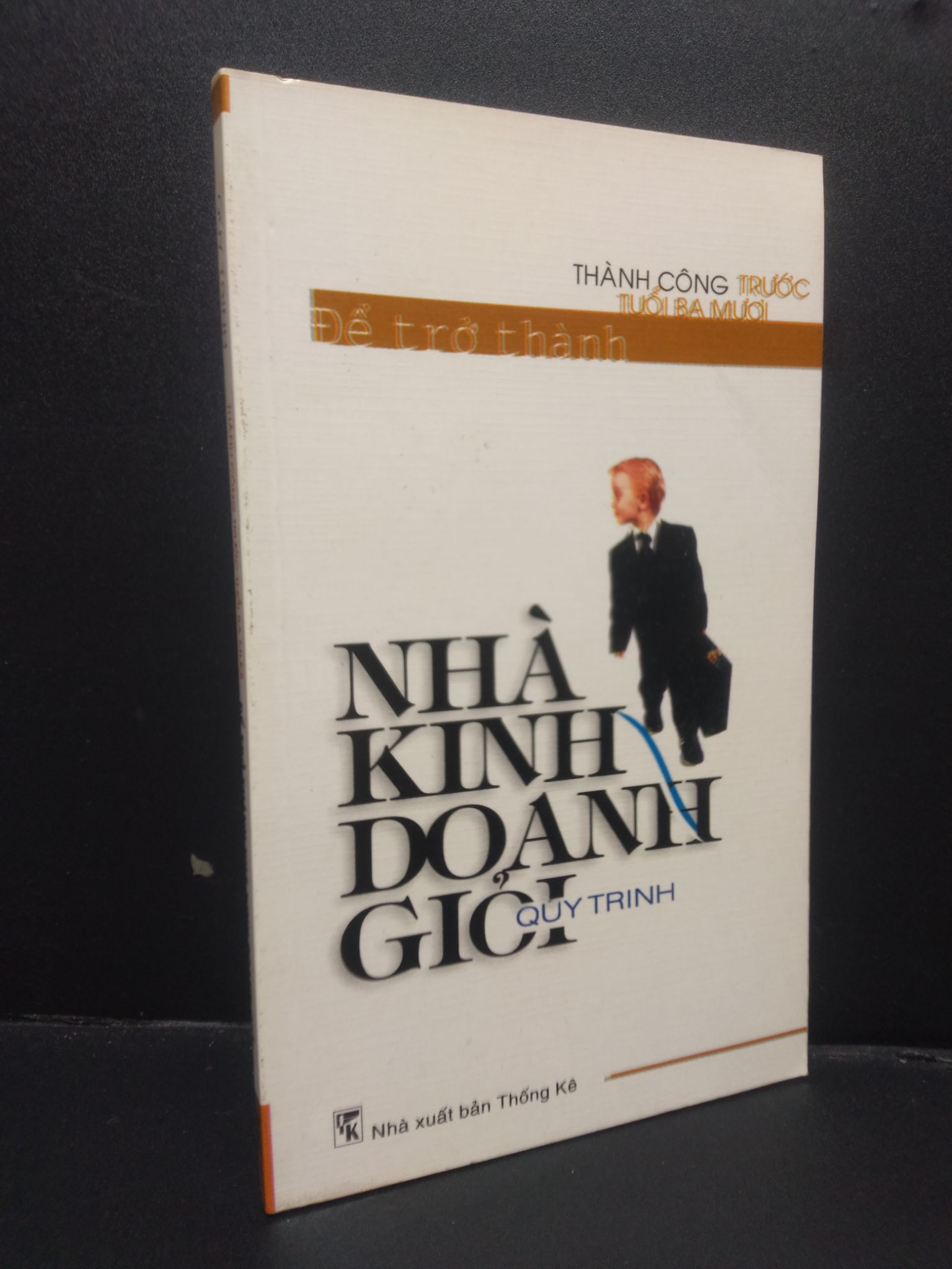 Thành công trước tuổi 30 để trở thành nhà kinh doanh giỏi Quy Trinh 2004 mới 90% hiệu ứng đổ bóng chữ ở bìa HCM0106 kinh doanh