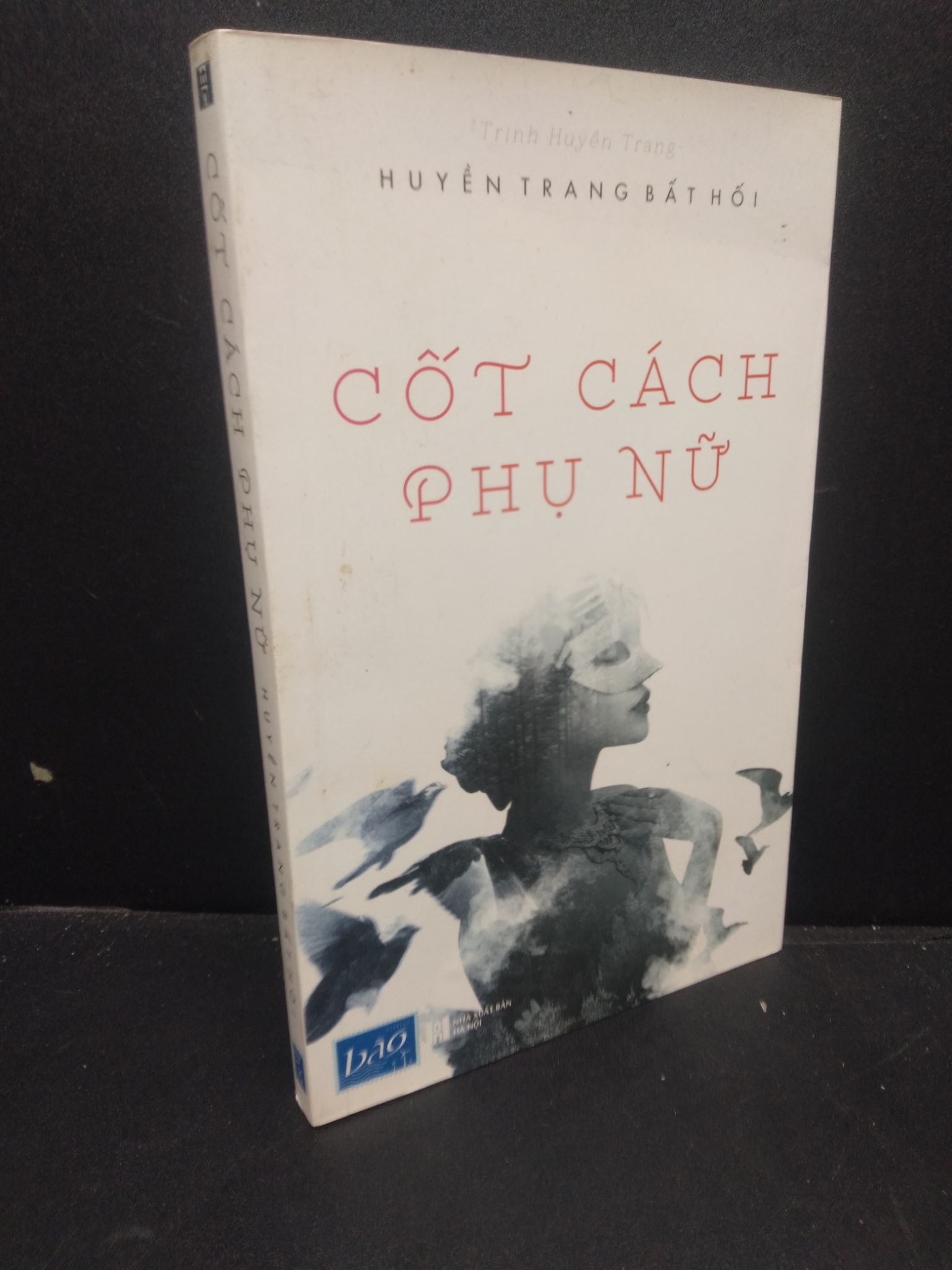 Cốt cách phụ nữ Huyền Trang Bất Hối 2016 mới 80% ố nhẹ bẩn bìa HCM0805 văn học