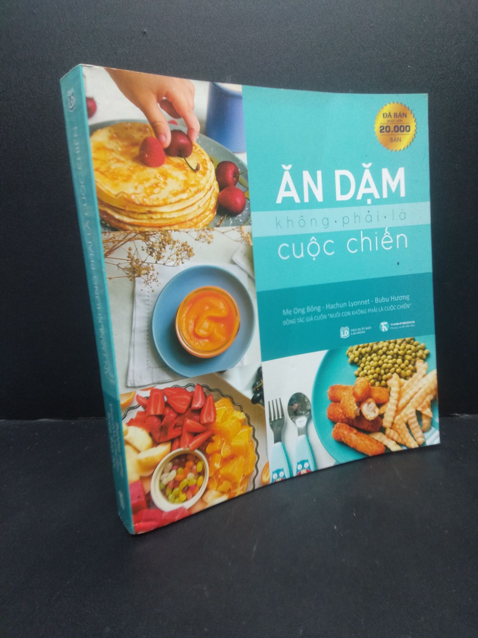 Ăn dặm không phải là cuộc chiến Mẹ Ong Bông , Hachun Lyonnet và Bubu Hương 2018 mới 80% bẩn bìa gấp bìa có mọc NXB HCM0805 chăm con