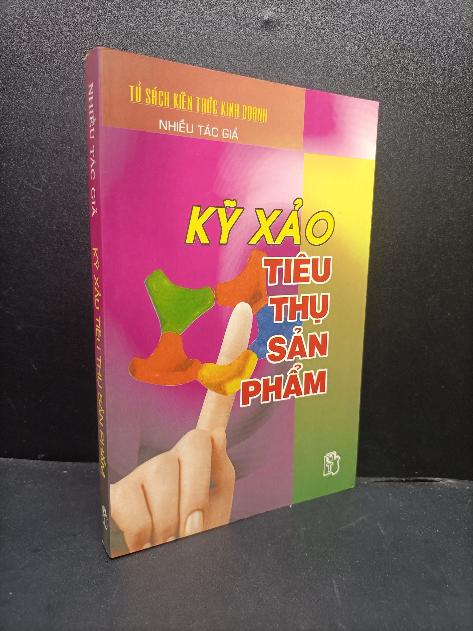 Kỹ xảo tiêu thụ sản phẩm nhiều tác giả 2001 mới 80% ố nhẹ HCM0806 kinh doanh